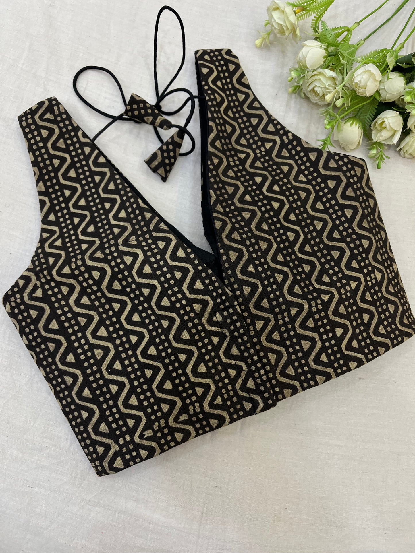 Elaichi Polka Dot Saree & Sand Dune Blouse Combo Set