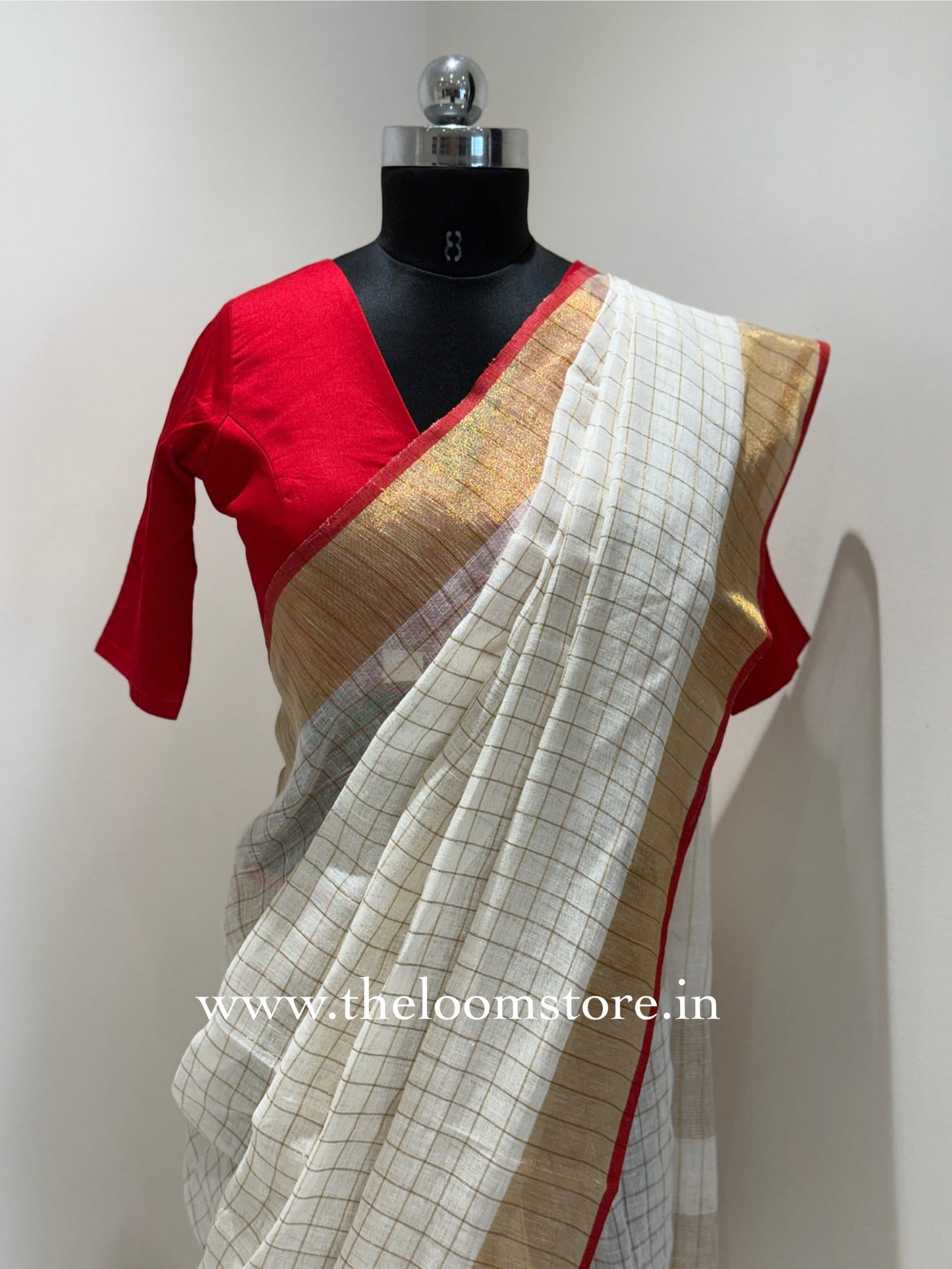 Chandrika Kasavu Linen Saree