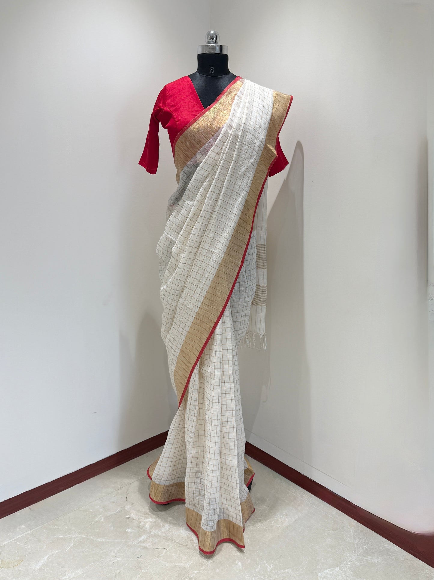 Chandrika Kasavu Linen Saree