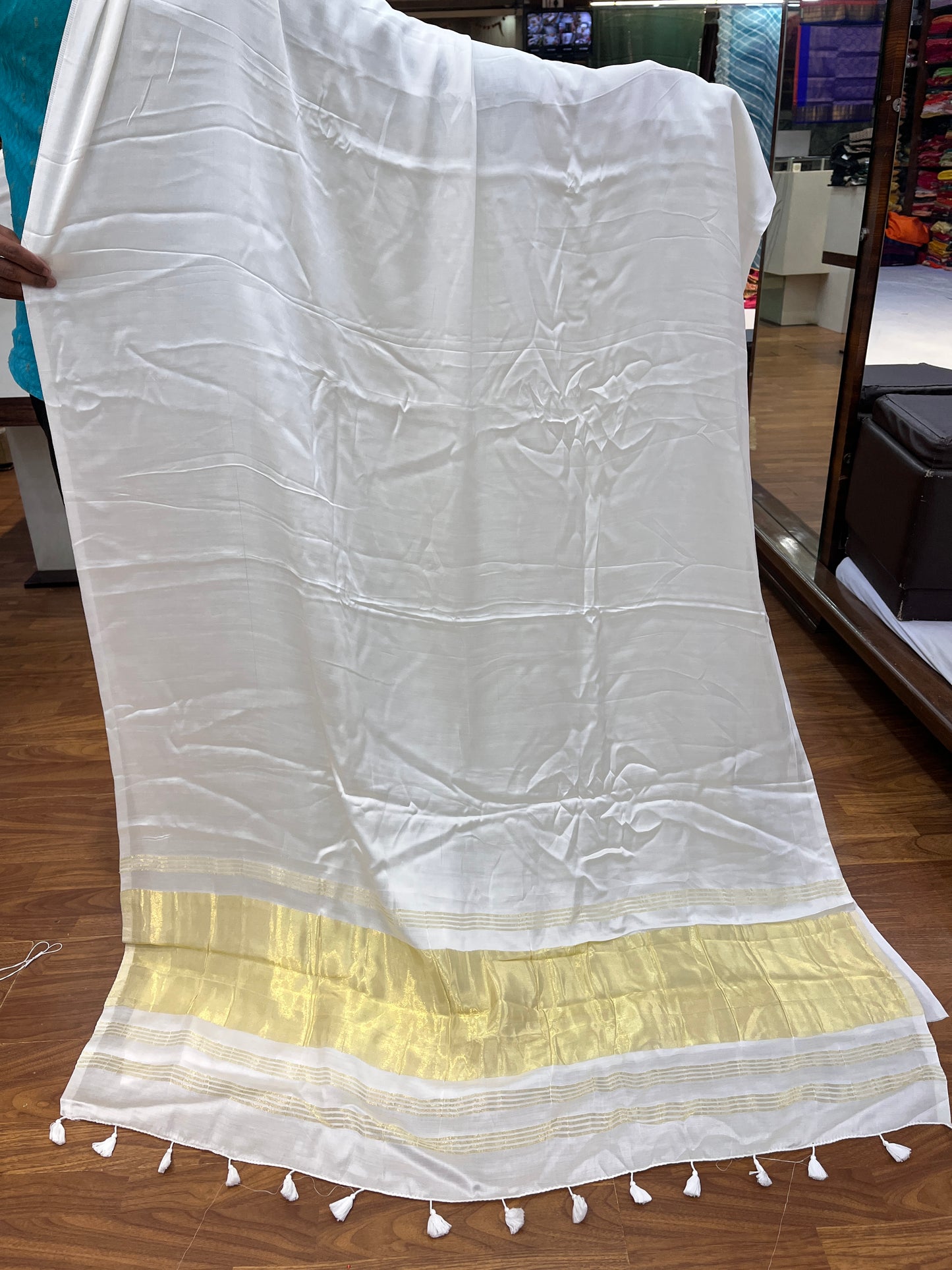 White Plain Modal Silk Lagdi Pallu Saree
