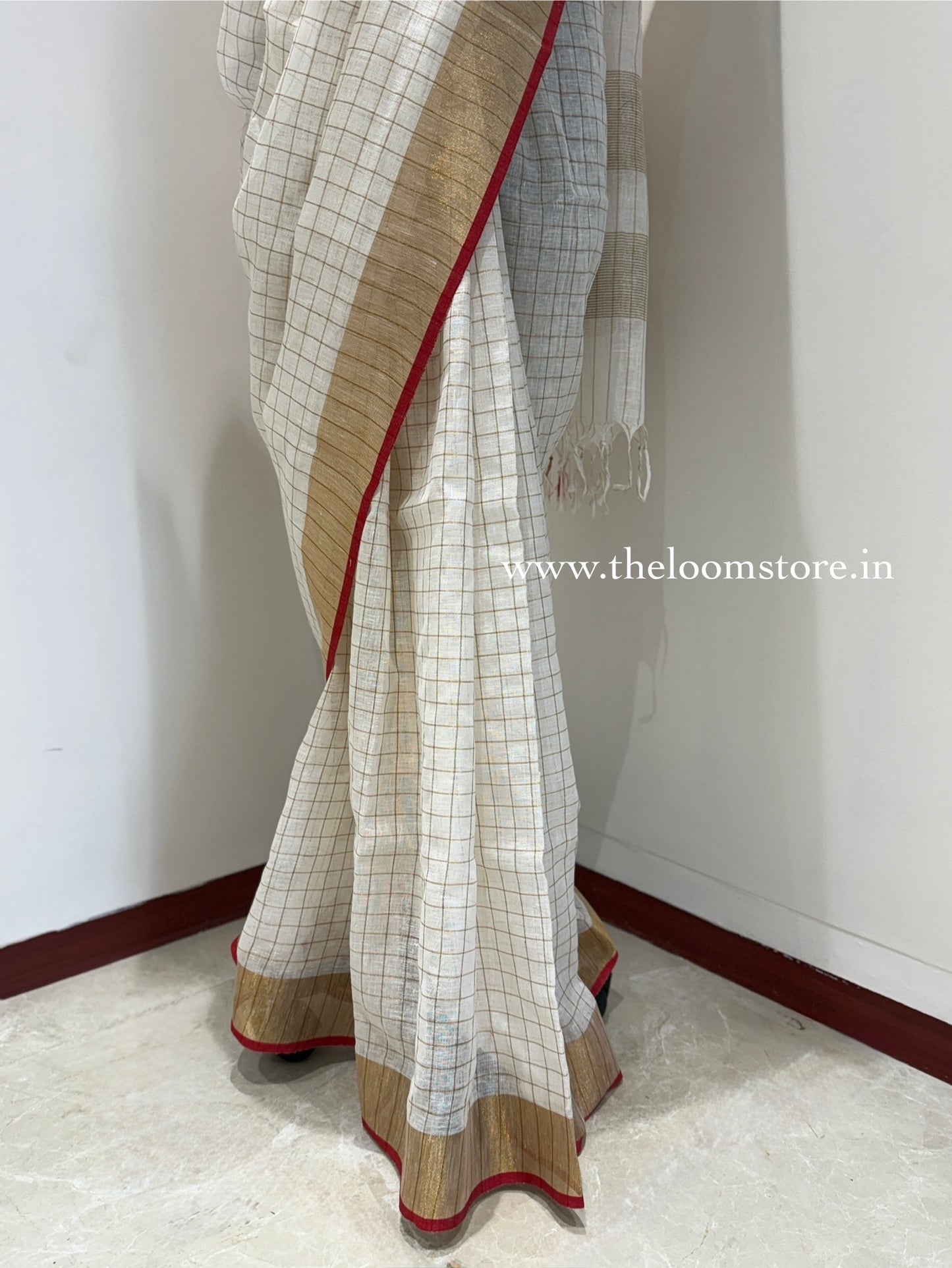 Chandrika Kasavu Linen Saree
