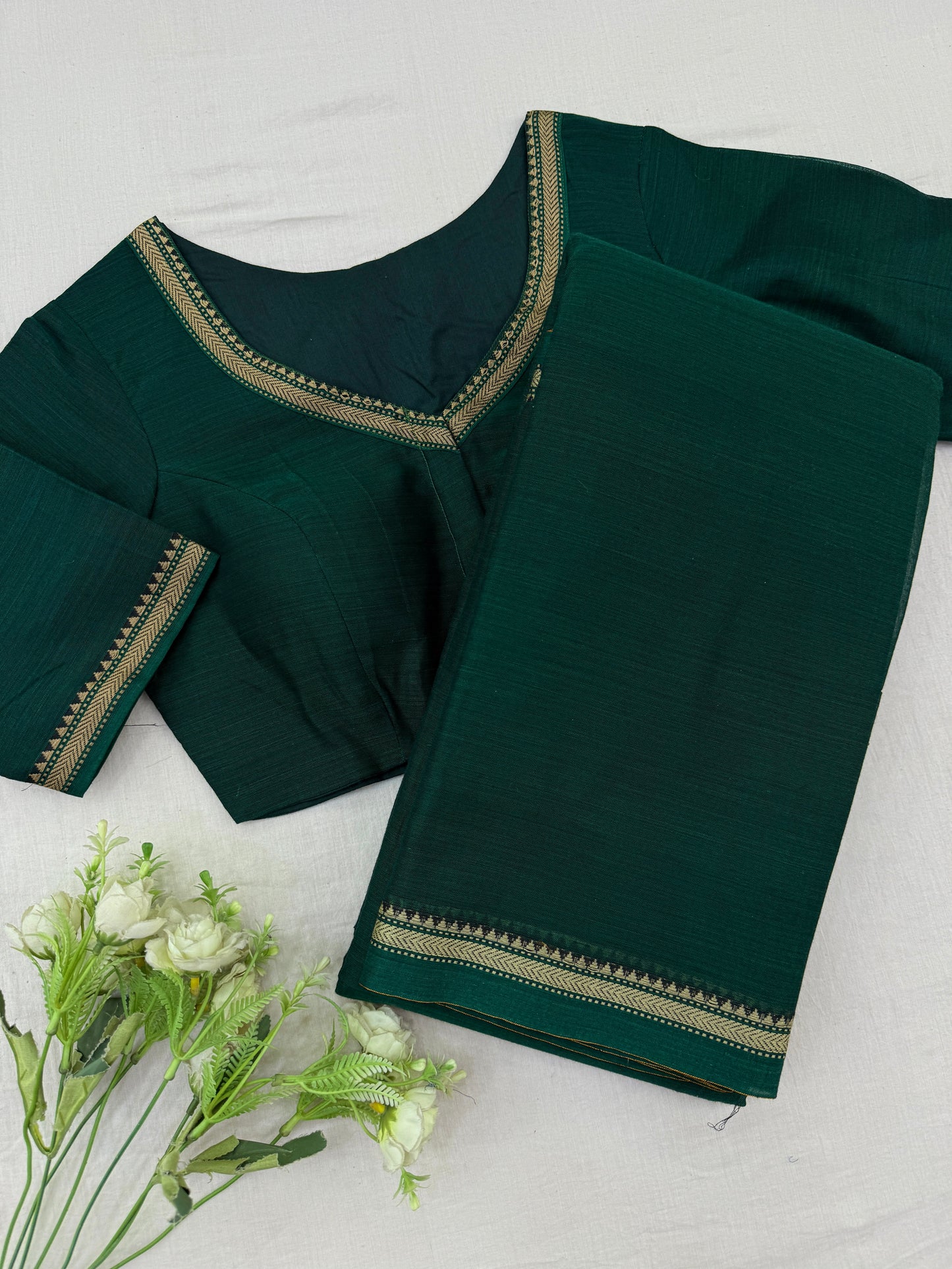 Emerald green Narayanpet handloom saree with stitched blouse and sari border