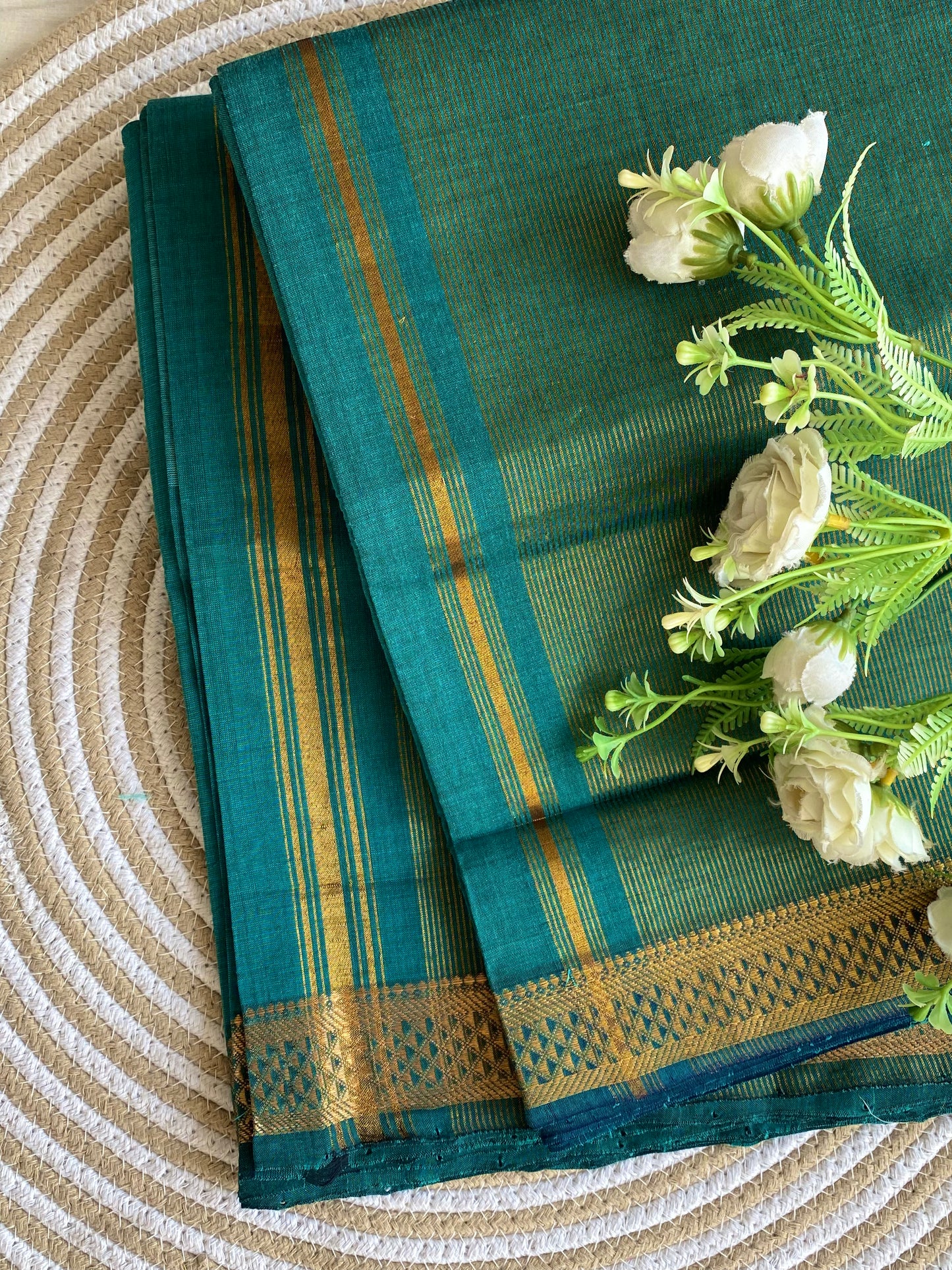 Nizam Golden Border Mangalgiri Saree 11