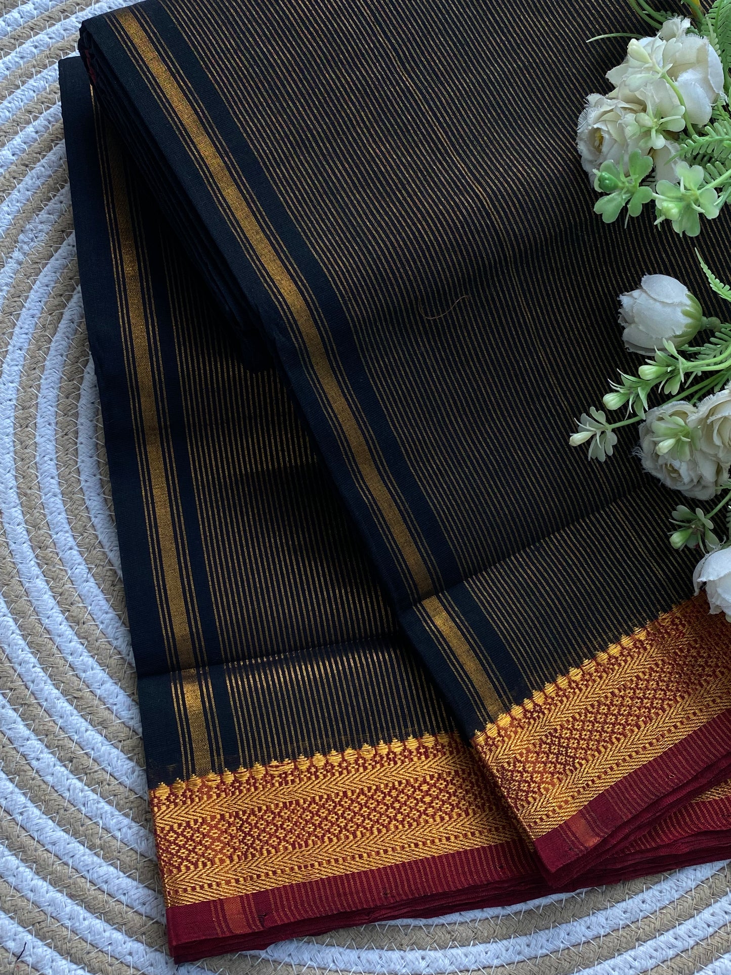 Nizam Golden Border Mangalgiri Saree 08