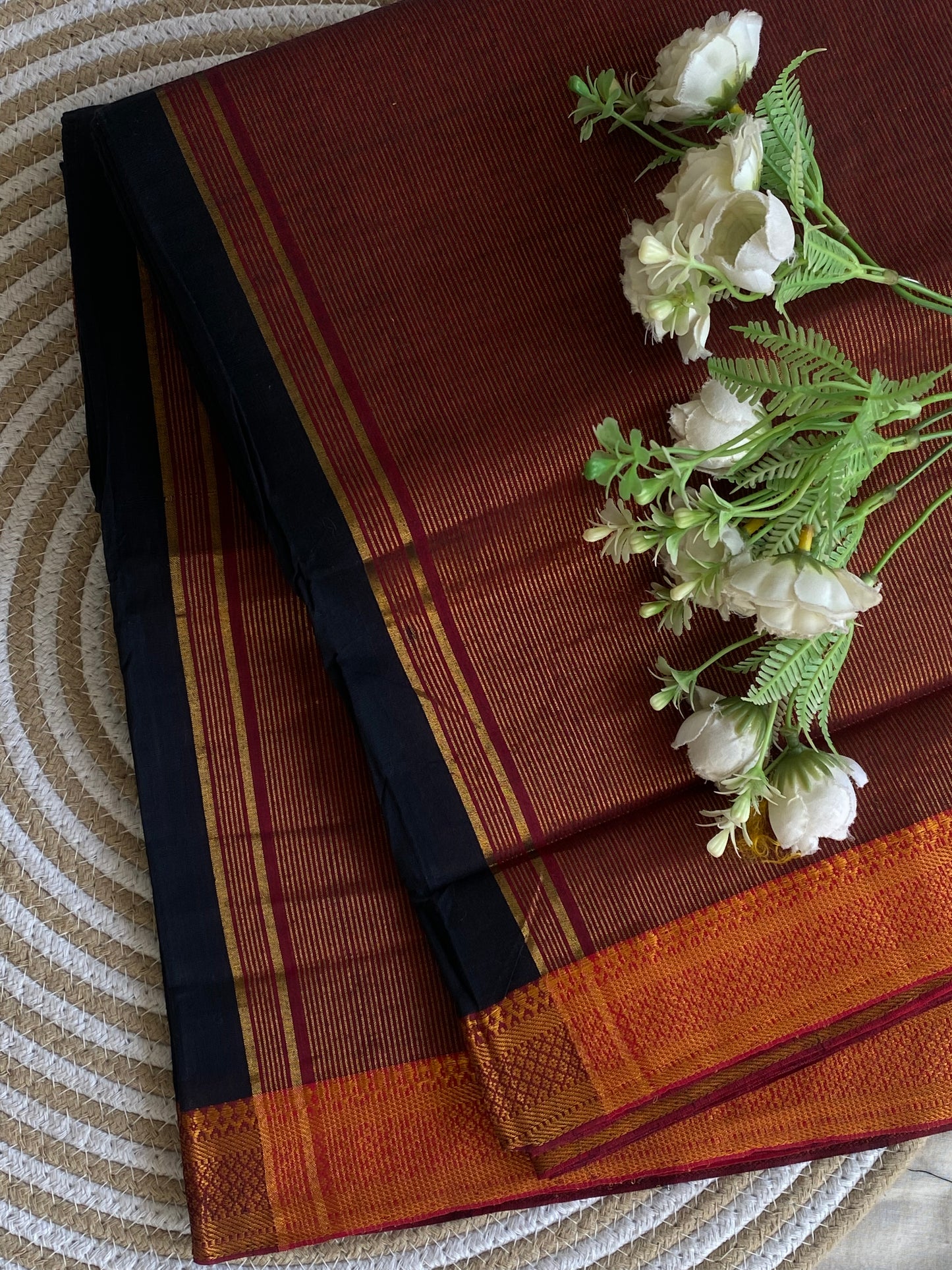 Nizam Golden Border Mangalgiri Saree 06