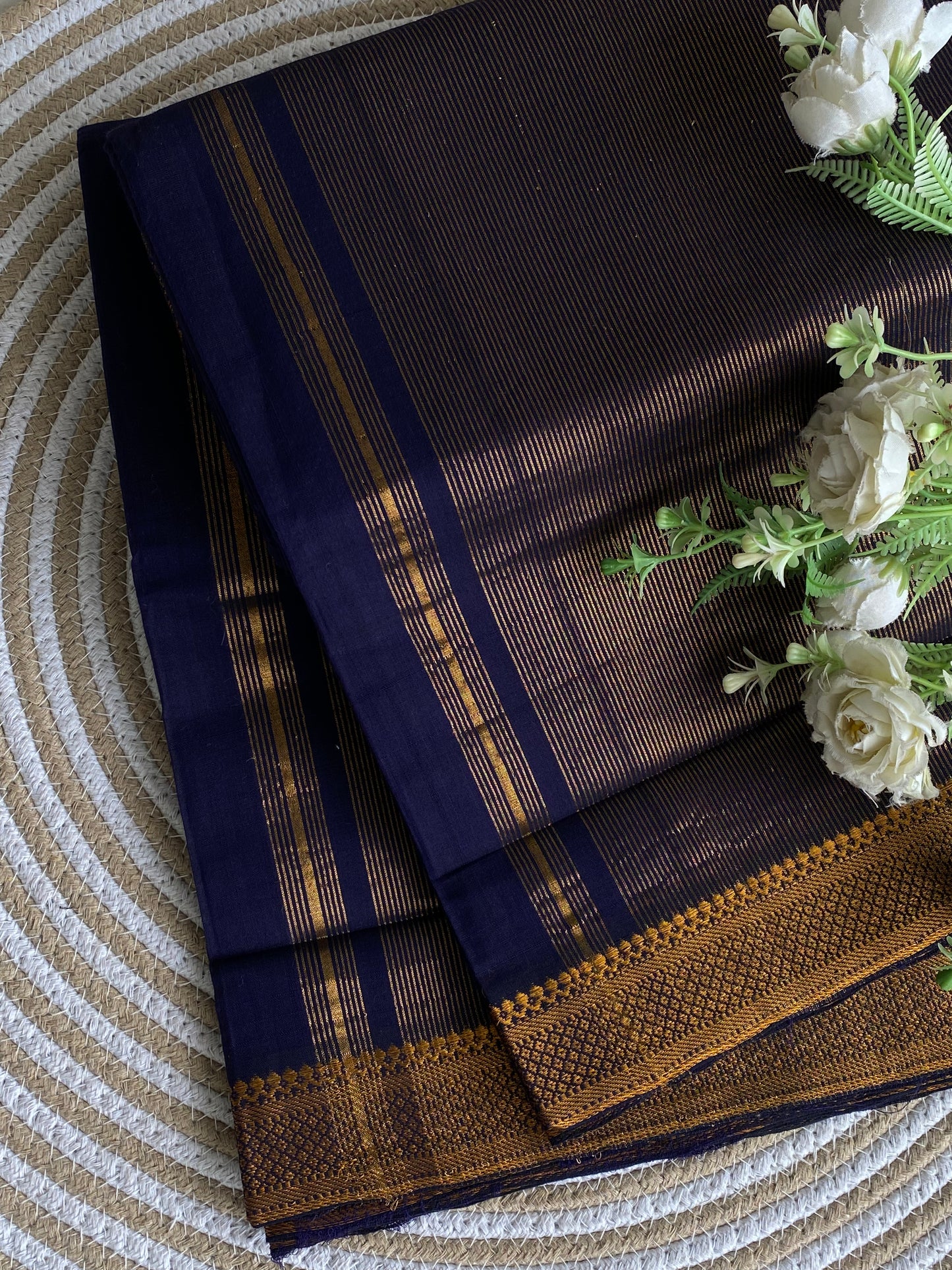 Nizam Golden Border Mangalgiri Saree 05