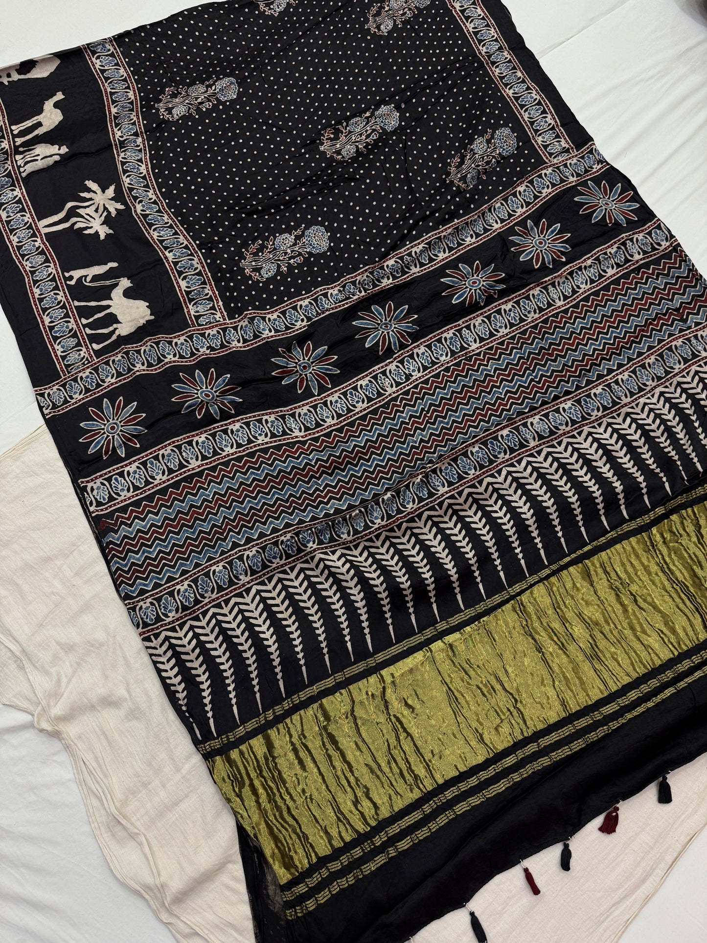 Ajrakh Lagdi Zari Pallu Saree 03