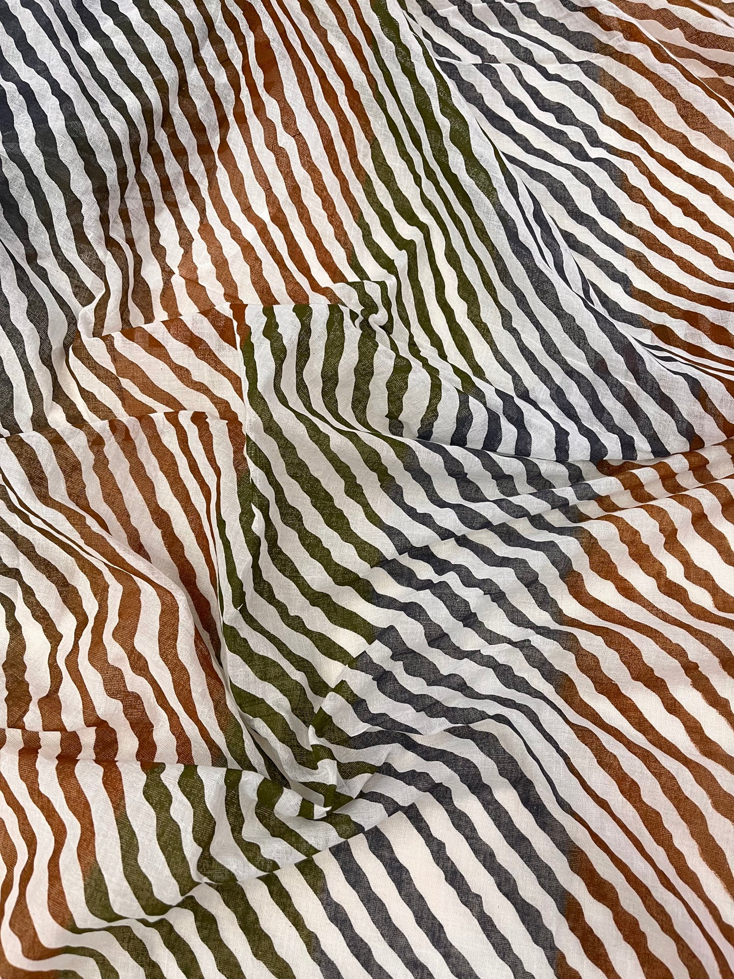 Teen Rangi Lehriya Mulmul Saree