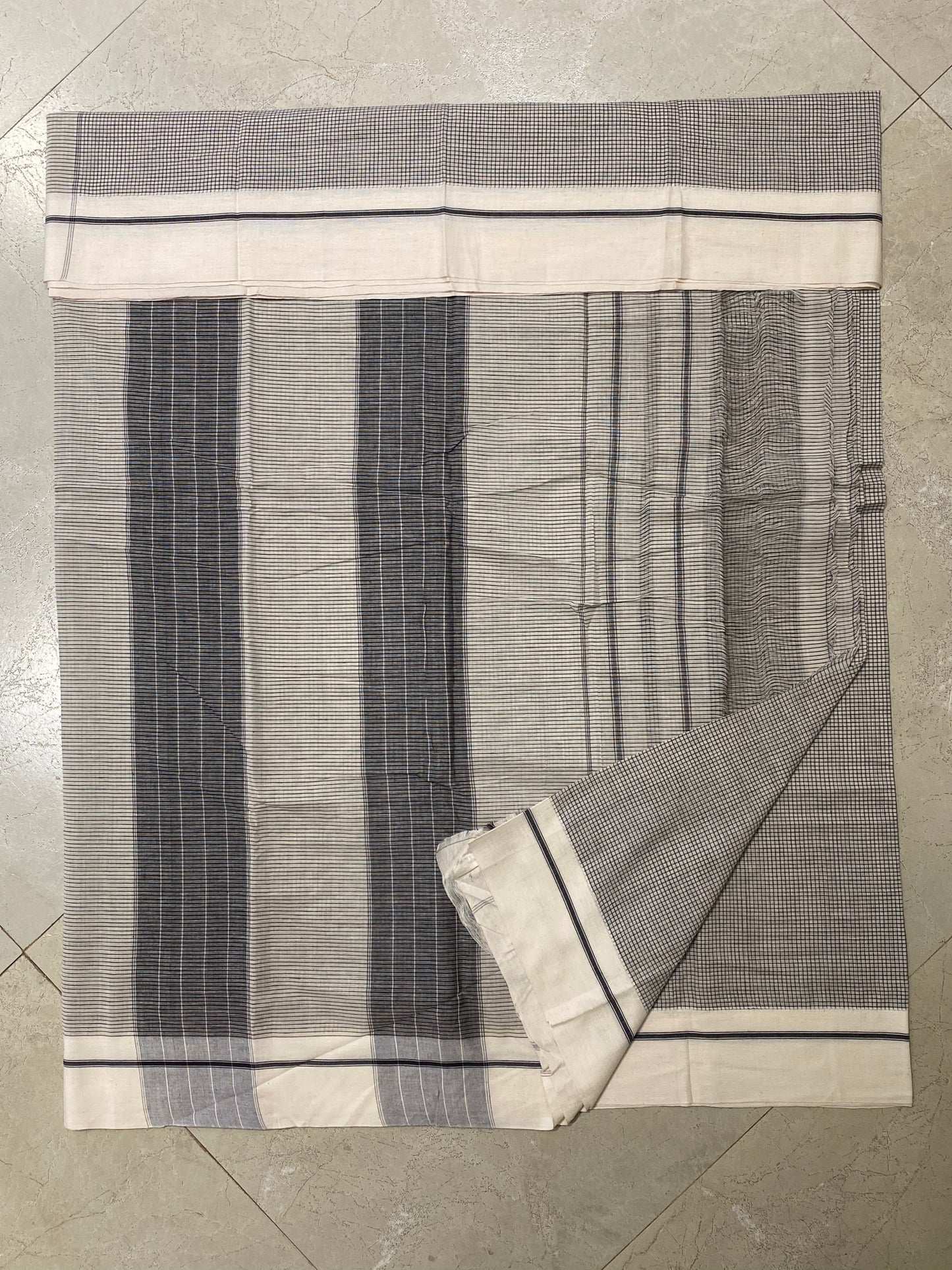 Grey-Off White Patteda Anchu Saree