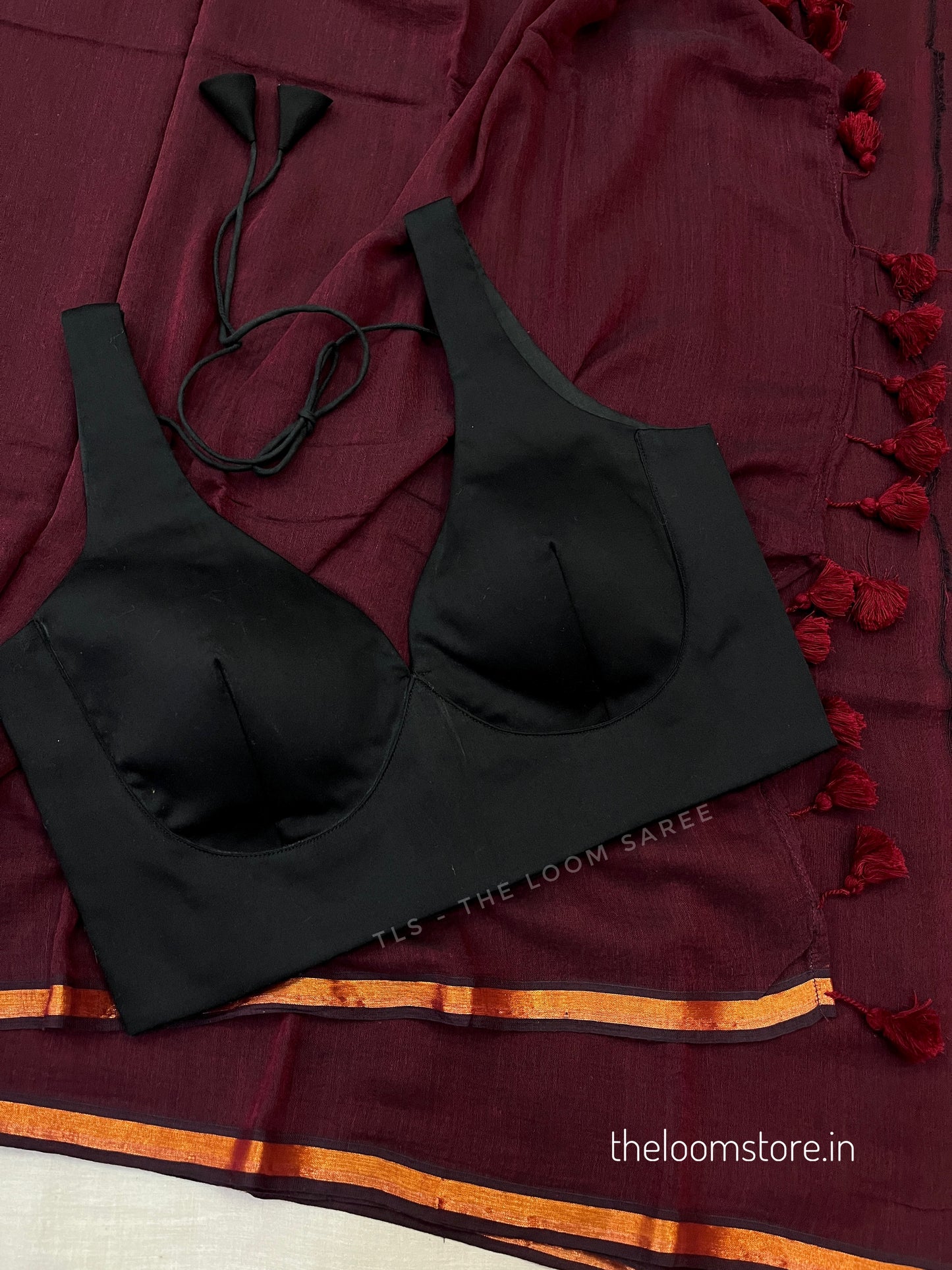 Maroon Zari Border & Black Leaf Neck Saree Blouse Set.