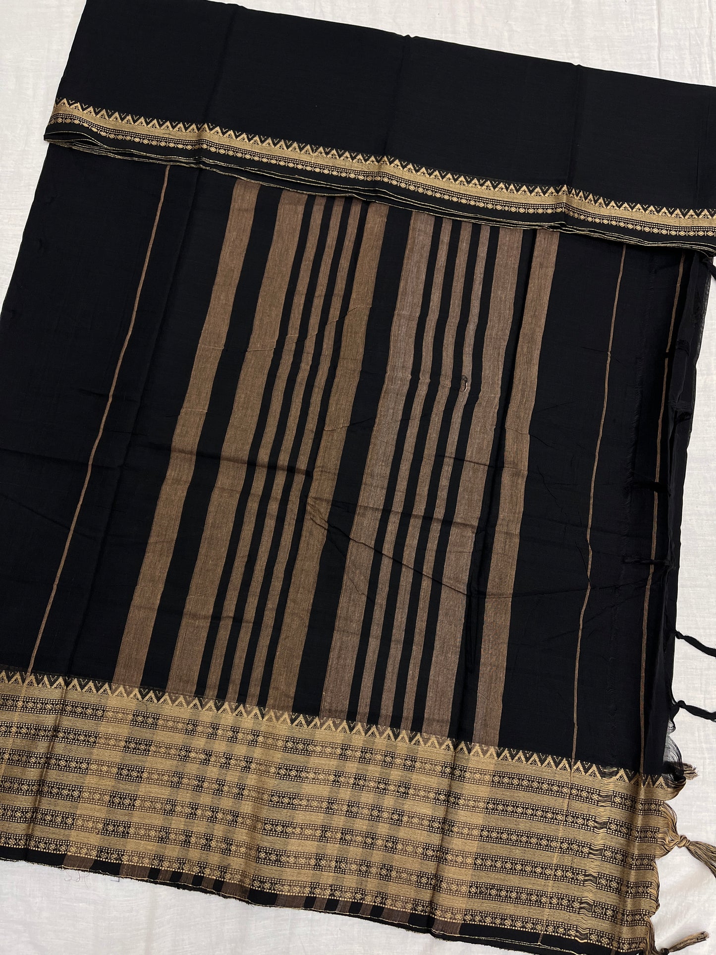 Narayanpet Chakri Border Cotton Saree 05