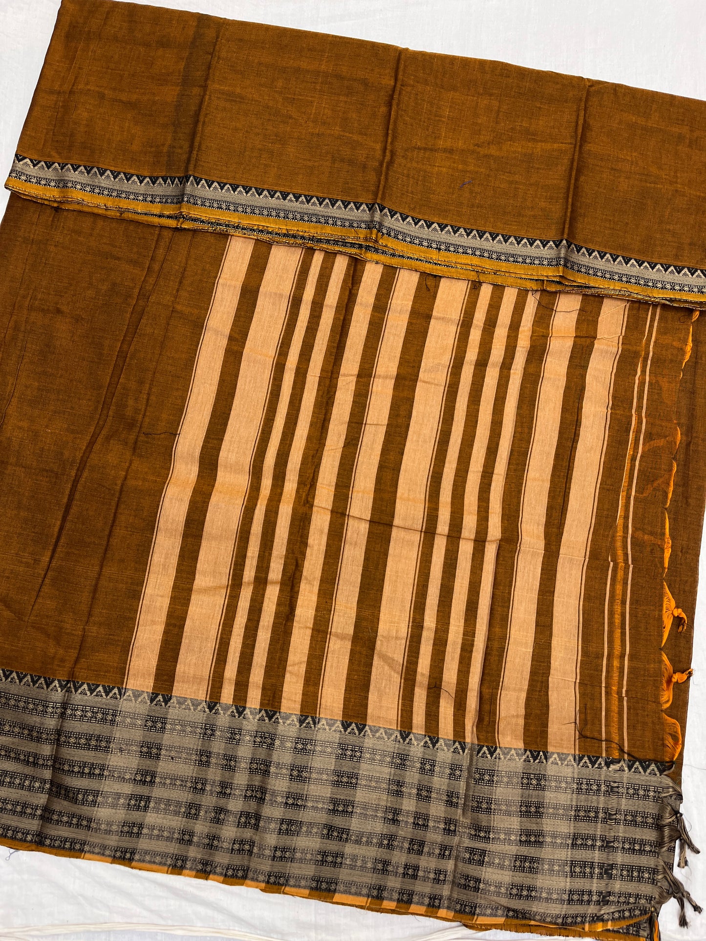 Narayanpet Chakri Border Cotton Saree 01