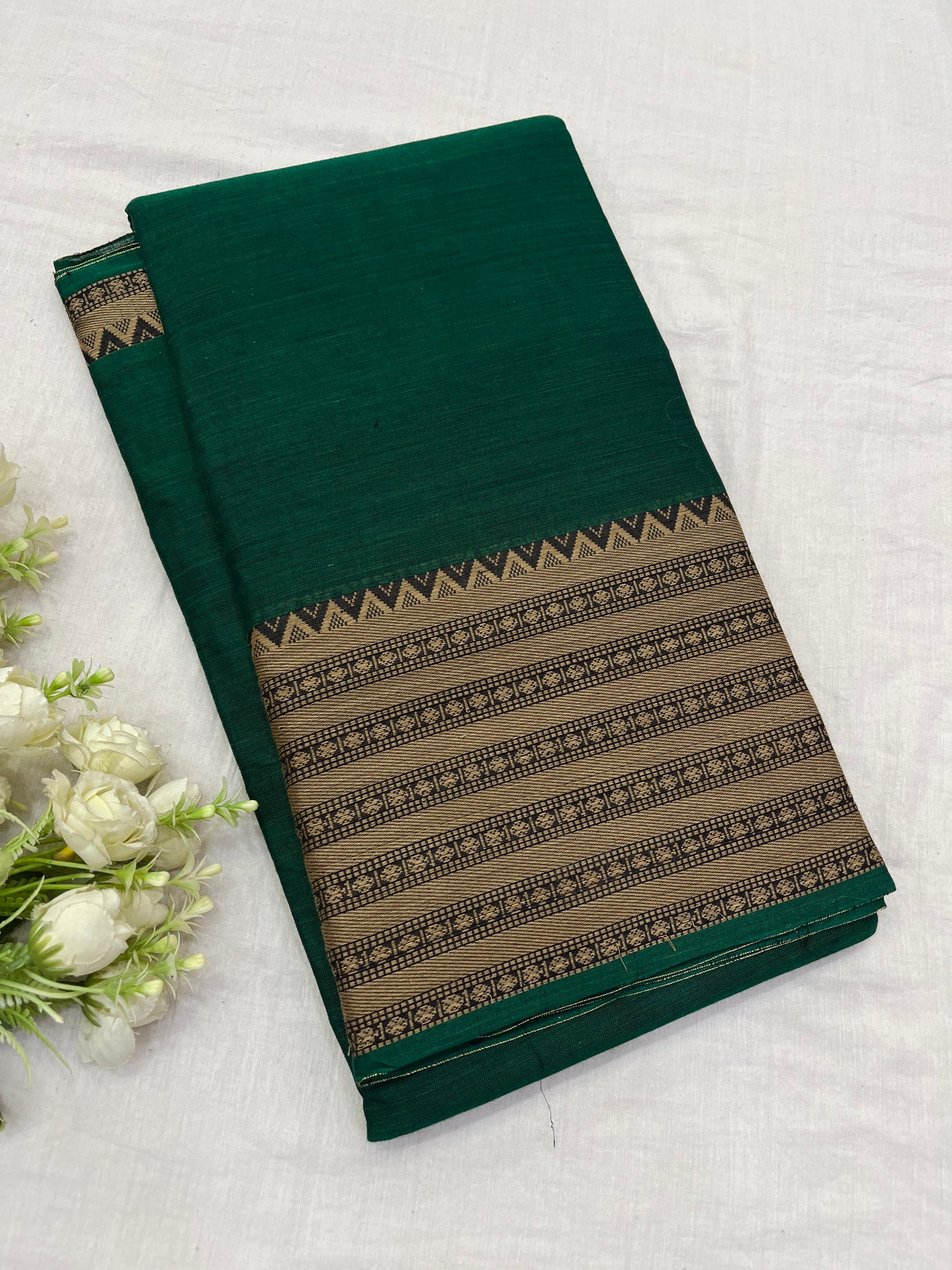 Narayanpet Chakri Border Cotton Saree 08