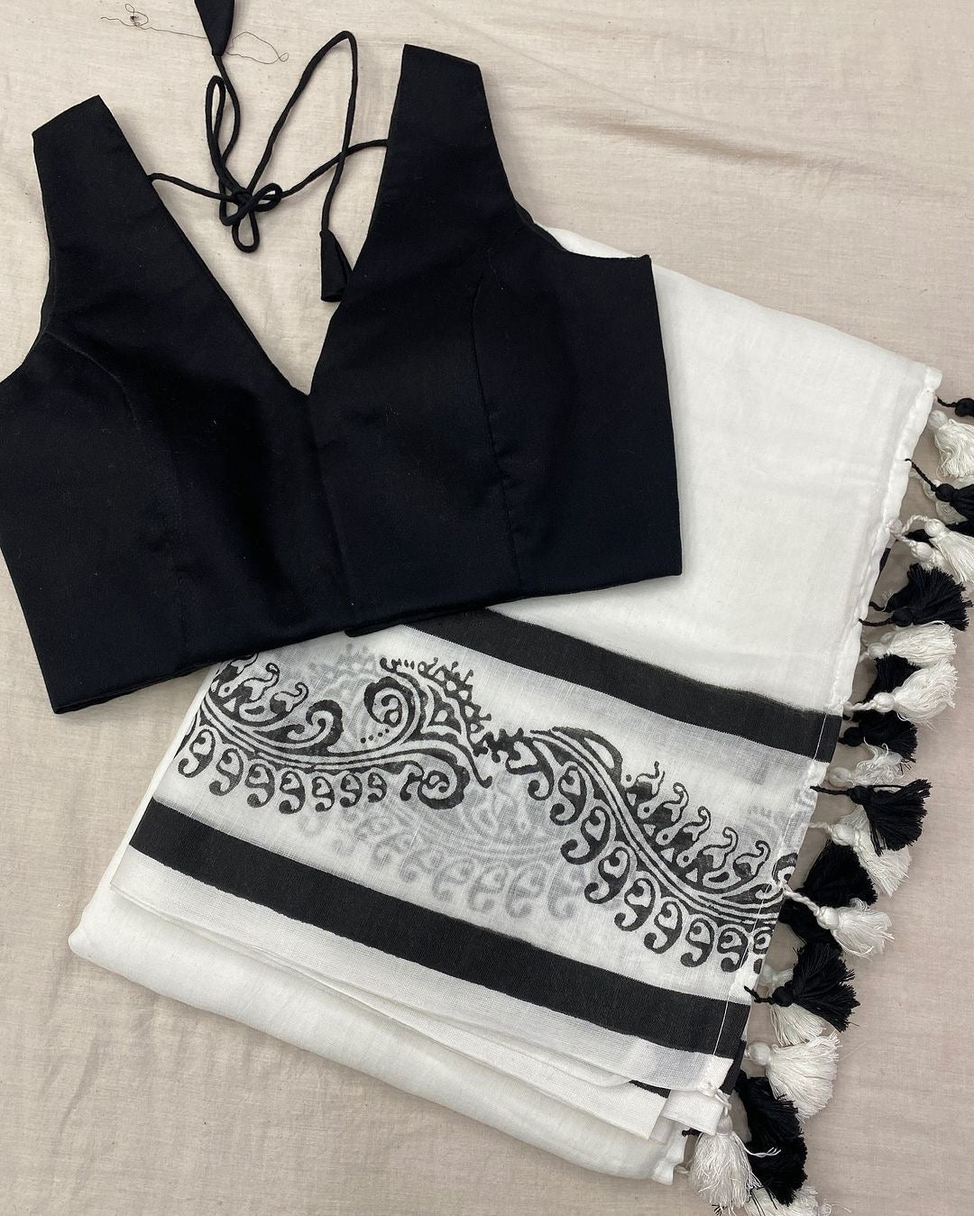 White & Black Acrylic Cotton Saree Blouse Combo Set