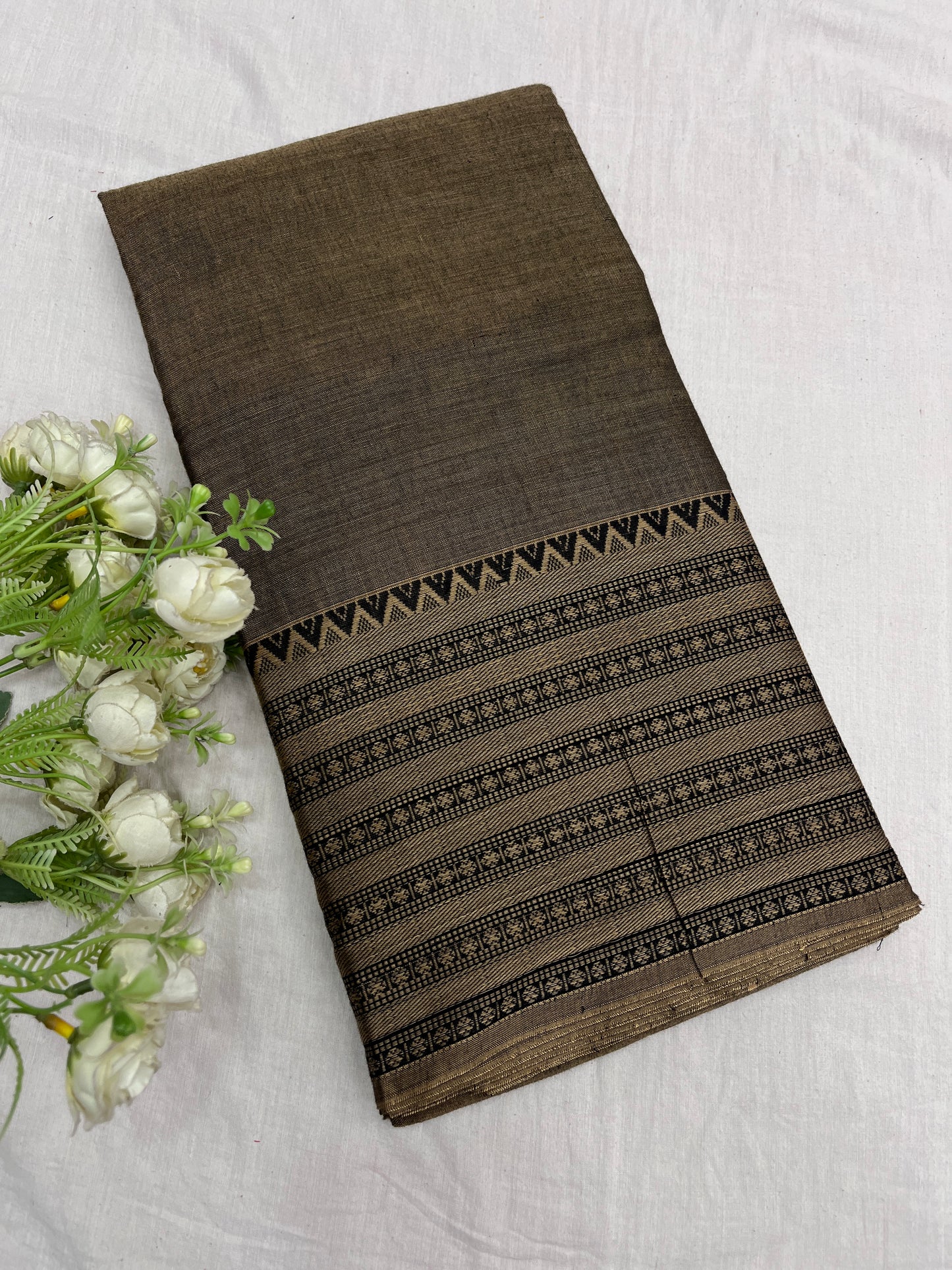 Narayanpet Chakri Border Cotton Saree 03