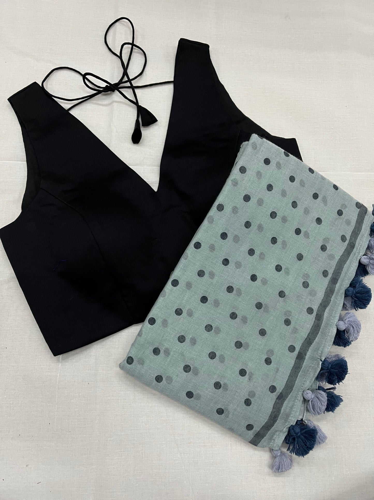 Steel Grey Dotted Black Plain Saree Blouse Set