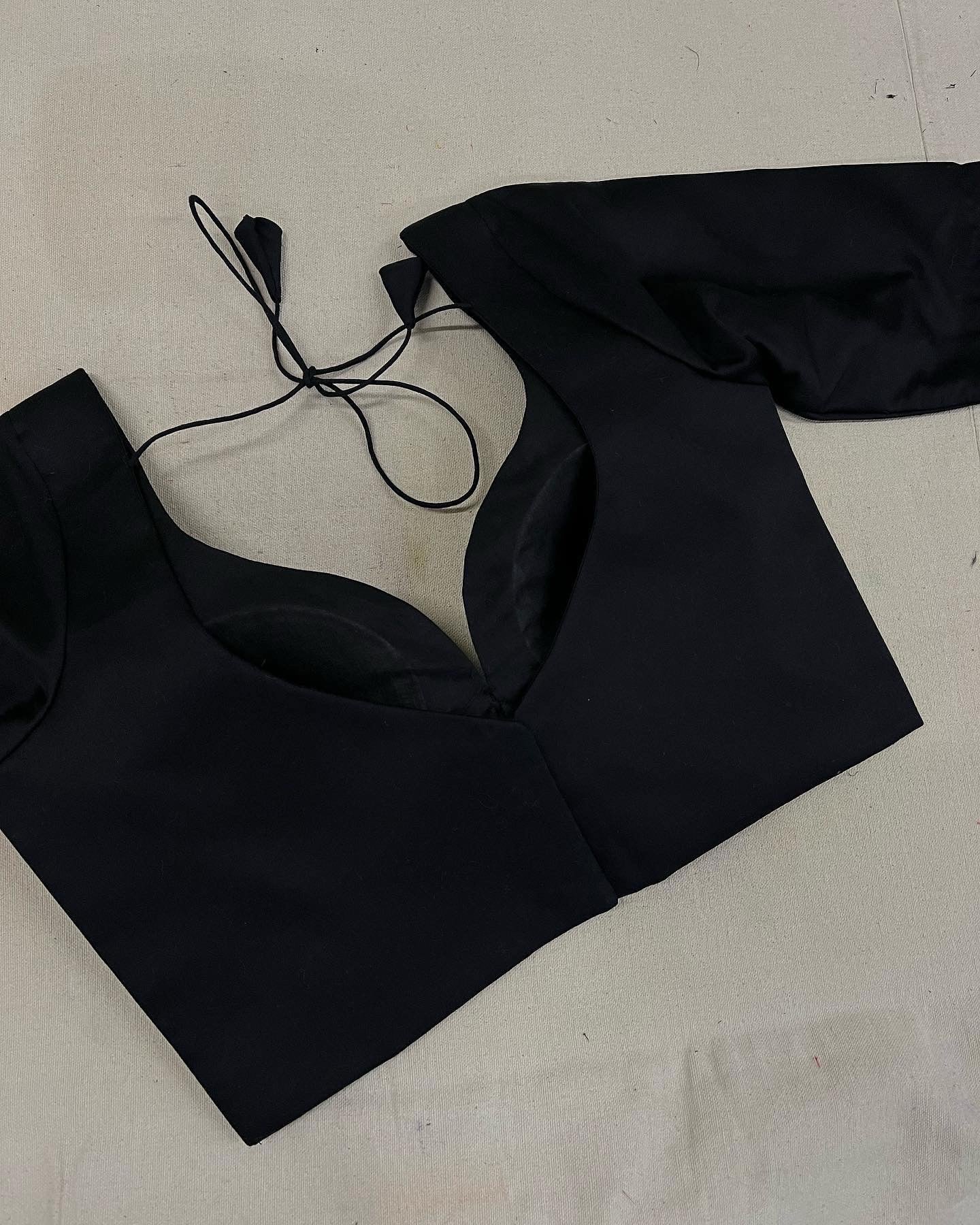 Black Leaf Neck Elbow Sleeves Blouse