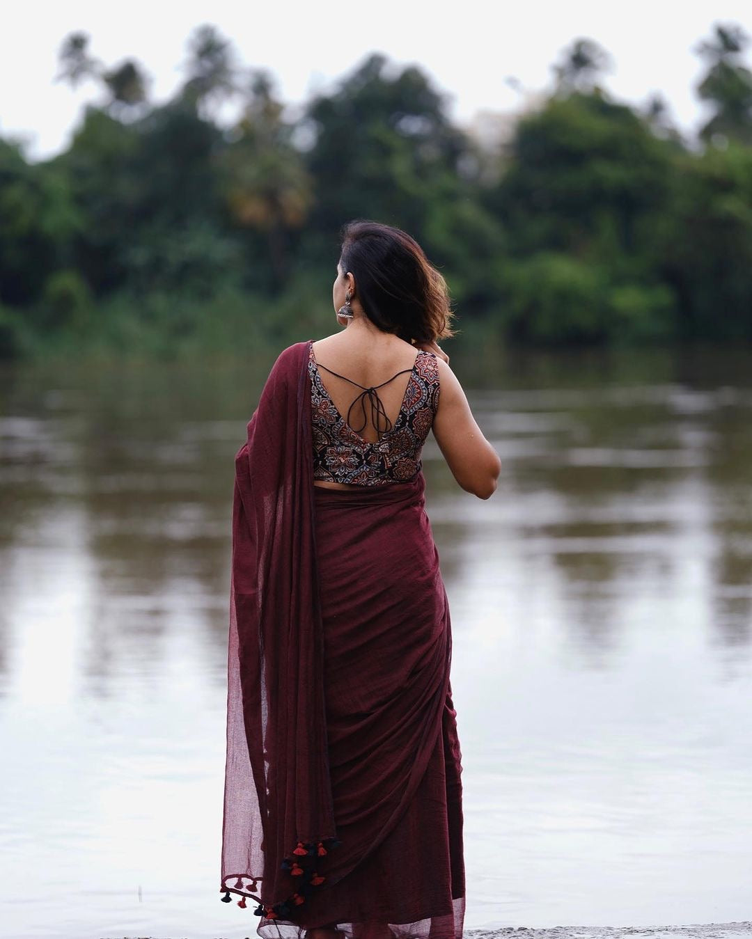 Maroon Mulmul & Black Maroon Ajrakh Saree Blouse Set.