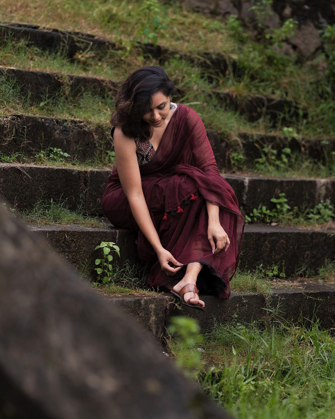 Maroon Mulmul & Black Maroon Ajrakh Saree Blouse Set.