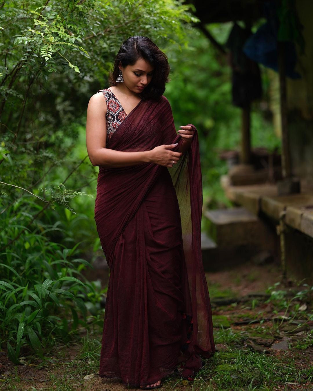 Maroon Mulmul & Black Maroon Ajrakh Saree Blouse Set.