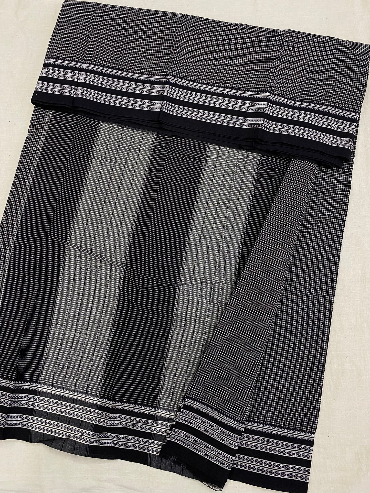 Black Monochrome Gomi Teni Border Patteda Anchu Saree