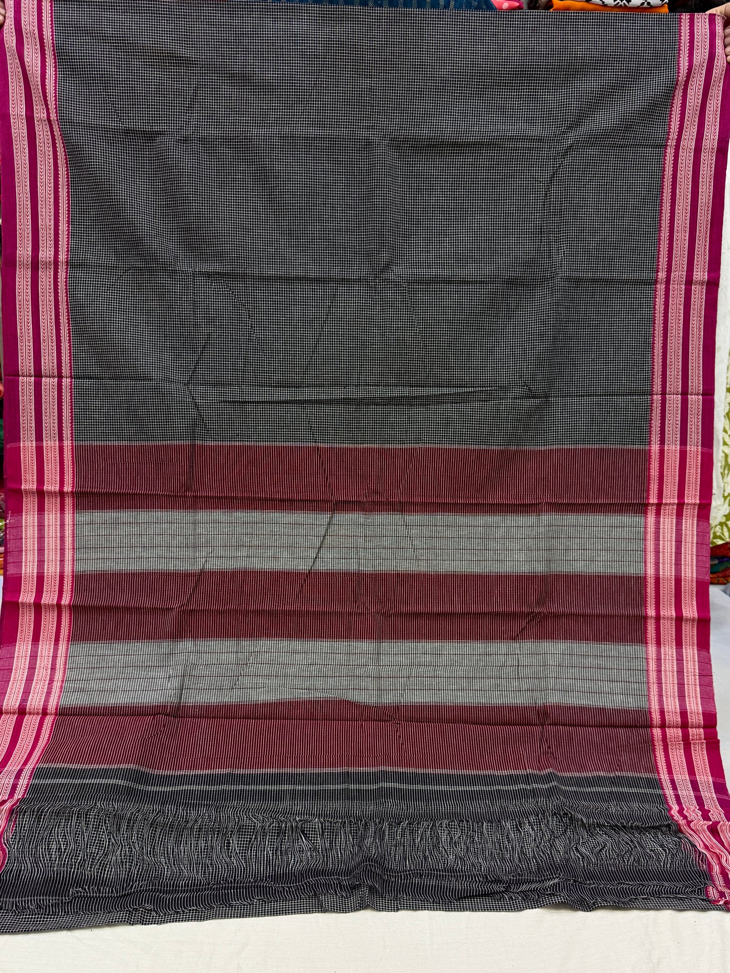 Black Pink Gomi Teni Patteda Anchu Saree