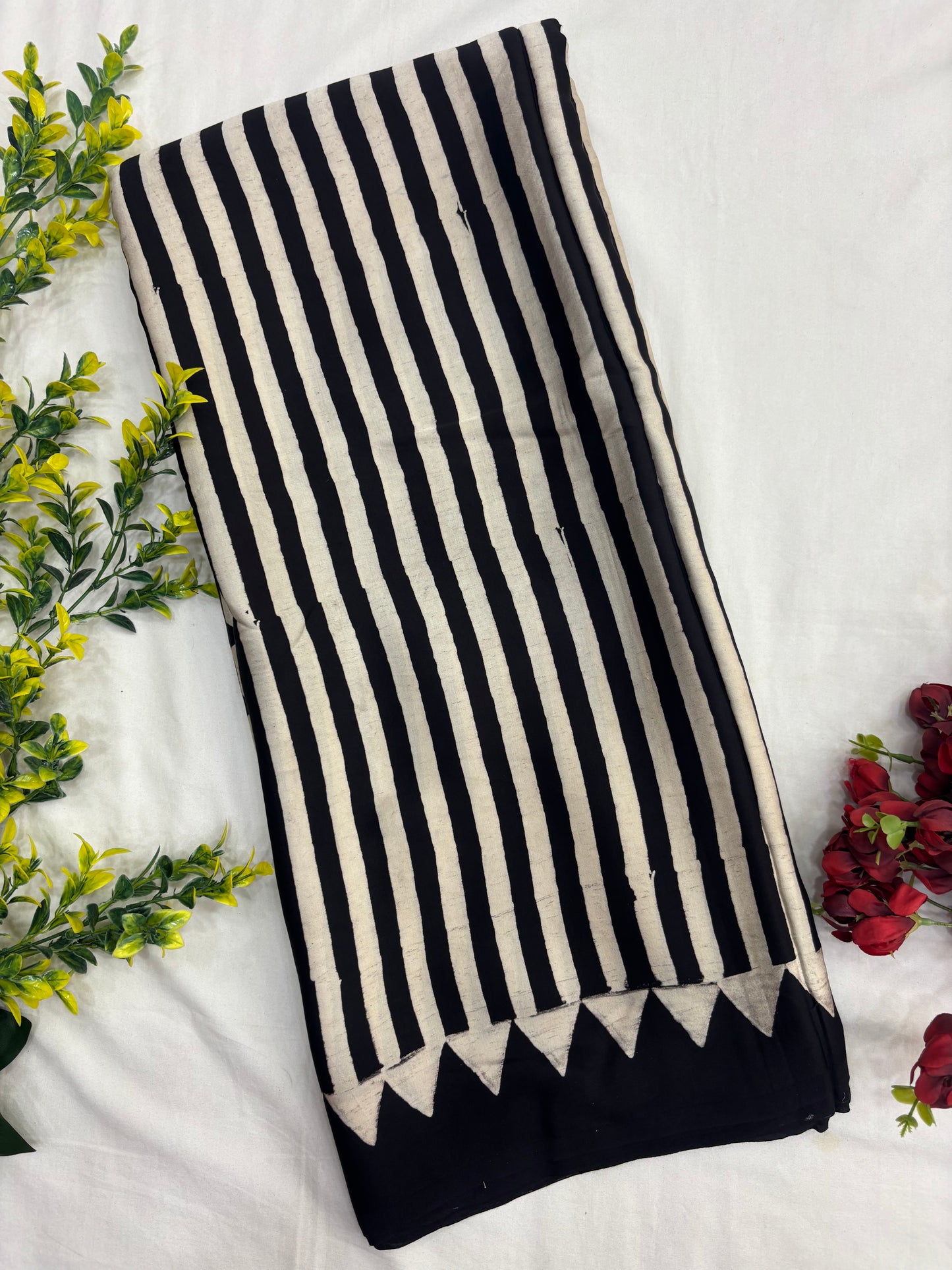 Roohani Minar Ajrakh Modal Silk Saree