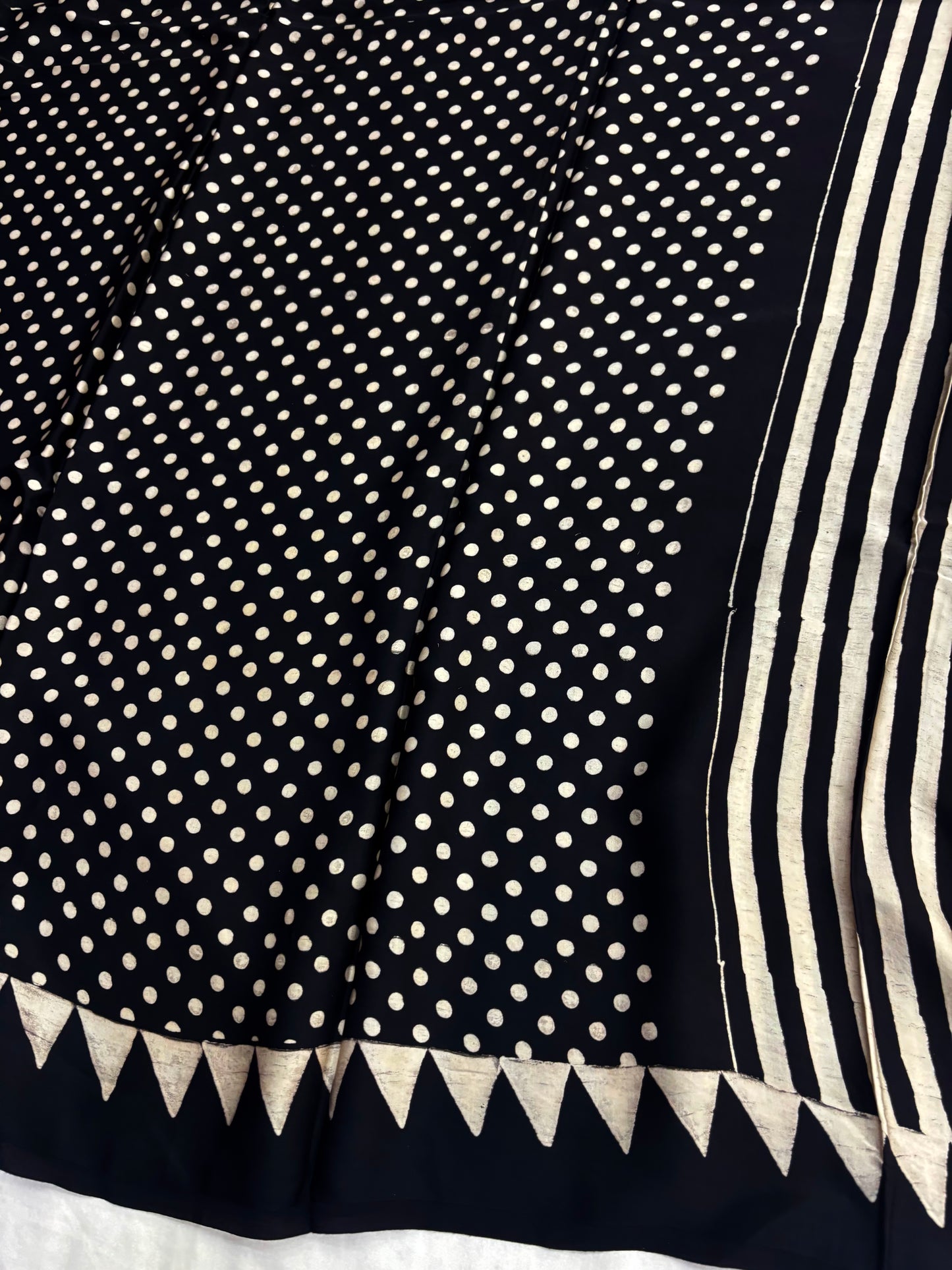 Roohani Minar Ajrakh Modal Silk Saree