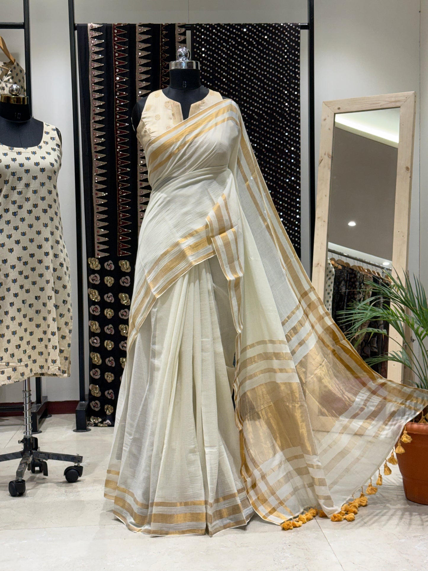 Pookkalam Onam Saree Blouse Combo Set