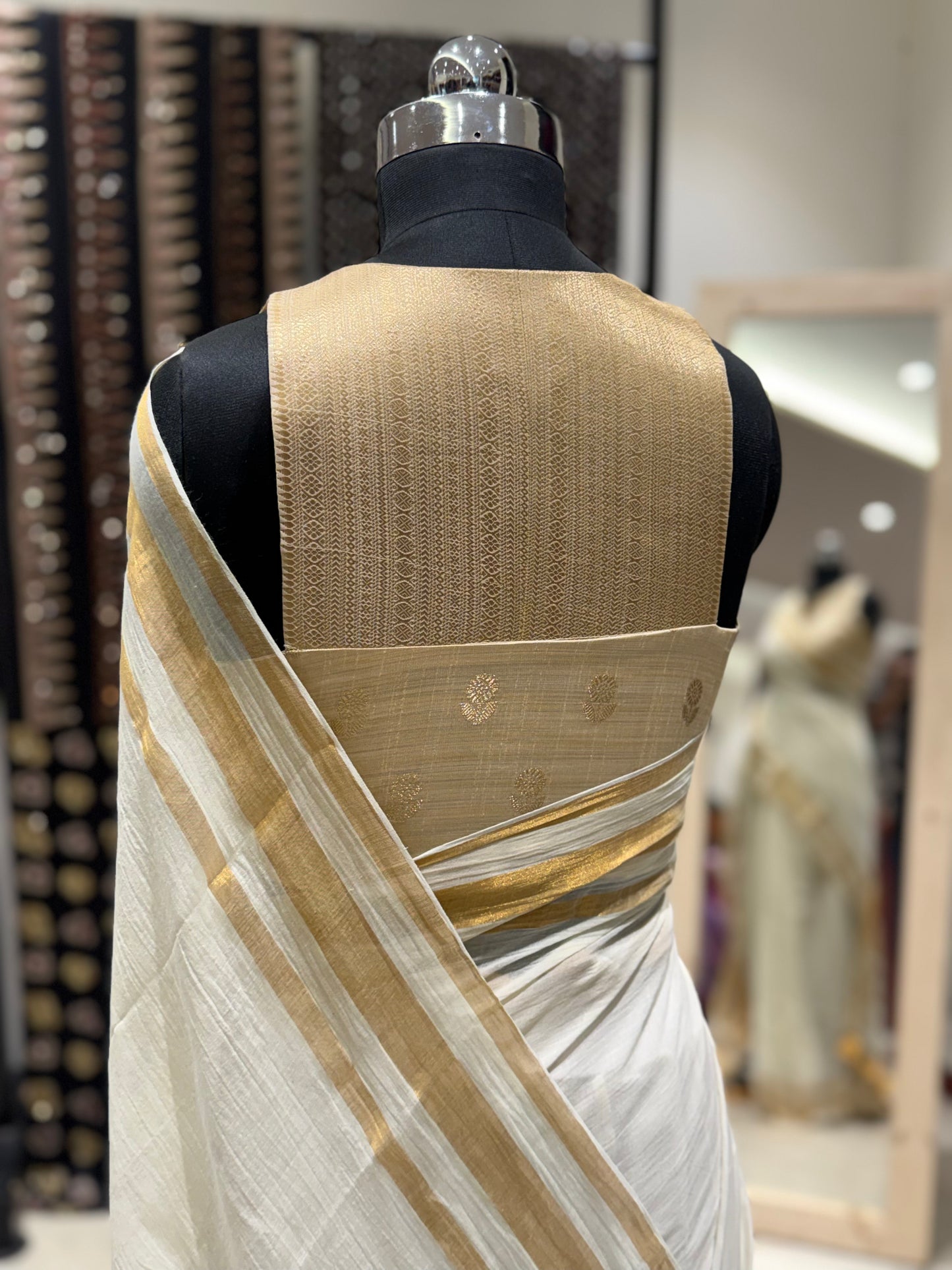 Pookkalam Onam Saree Blouse Combo Set