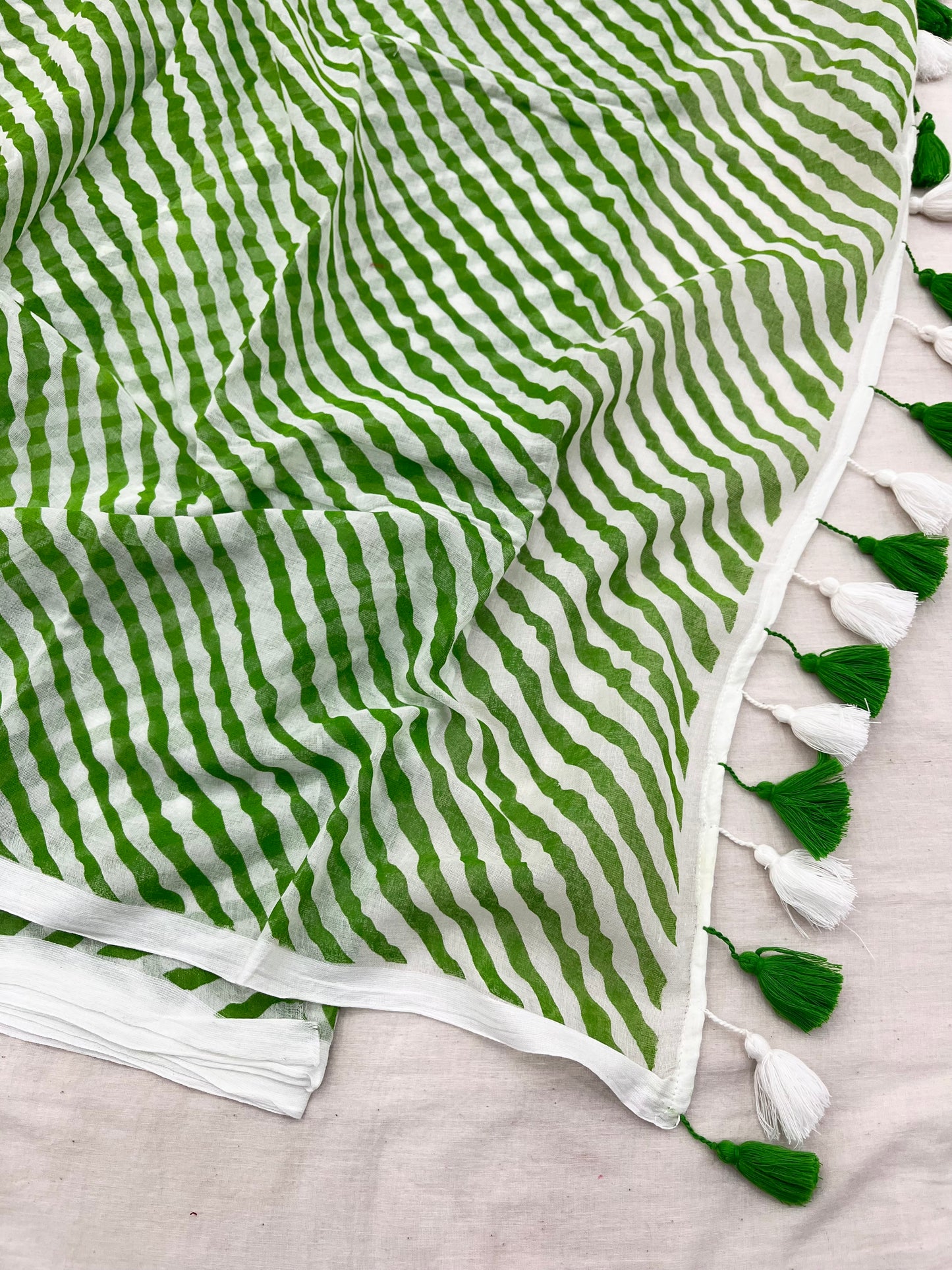 Green White Lehriya Mulmul Saree