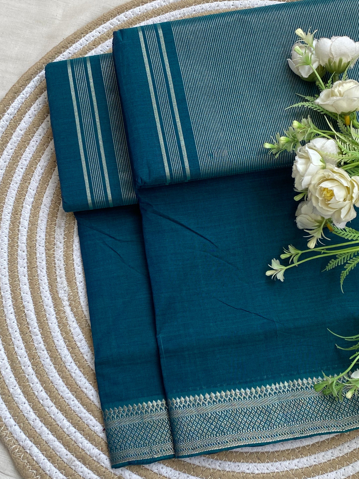 Nizam Silver Border Mangalgiri Saree 02