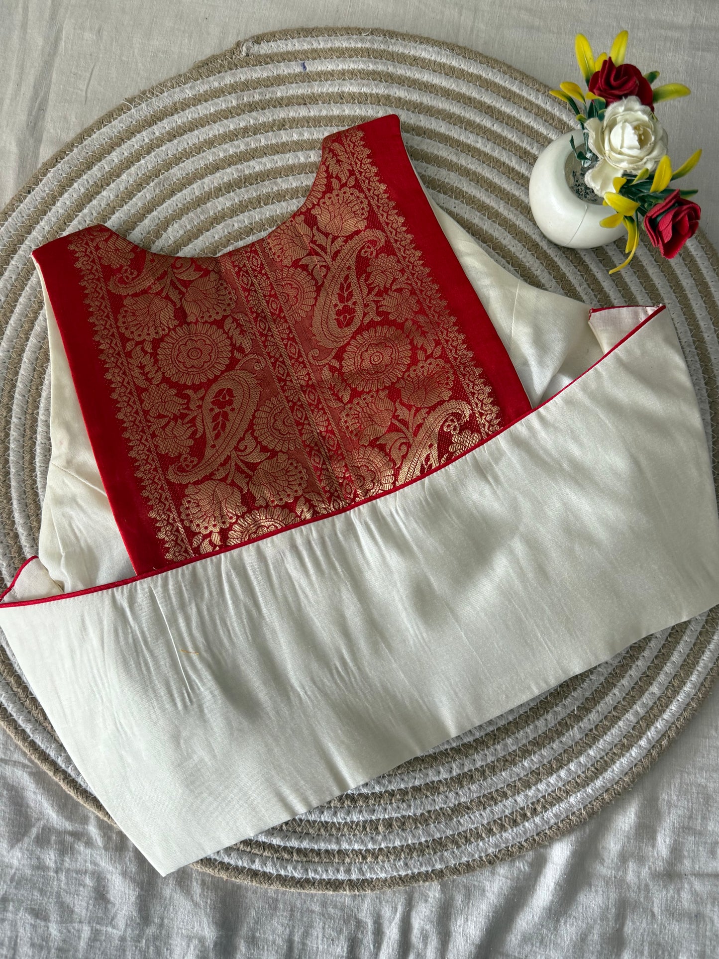 Laal Kairi Butta Pujo Sleeveless Blouse
