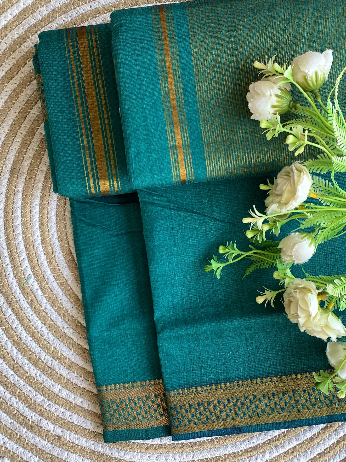 Nizam Golden Border Mangalgiri Saree 11