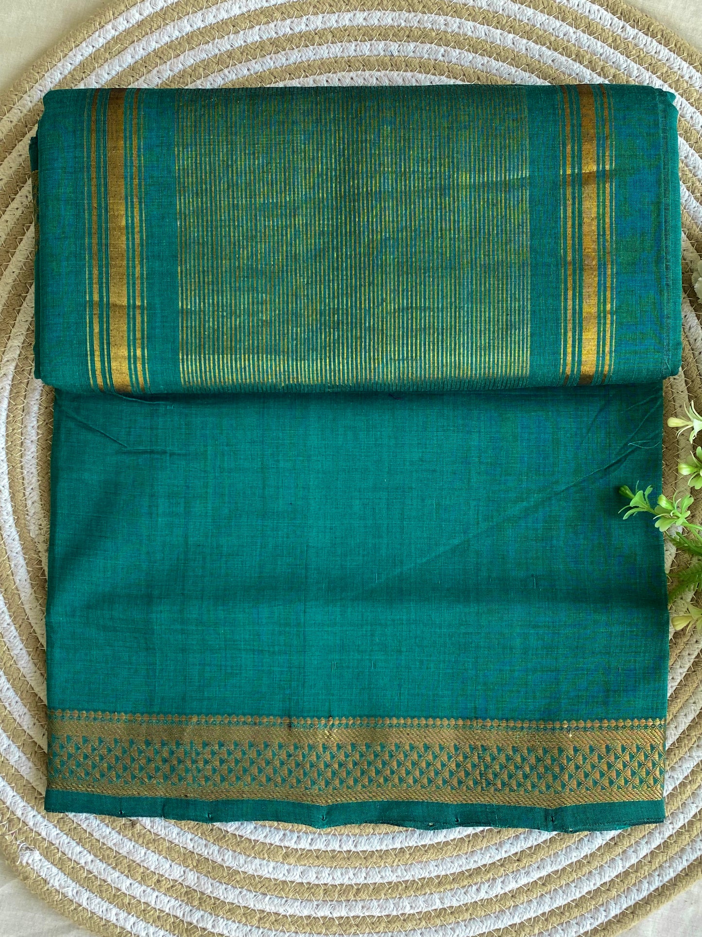Nizam Golden Border Mangalgiri Saree 11