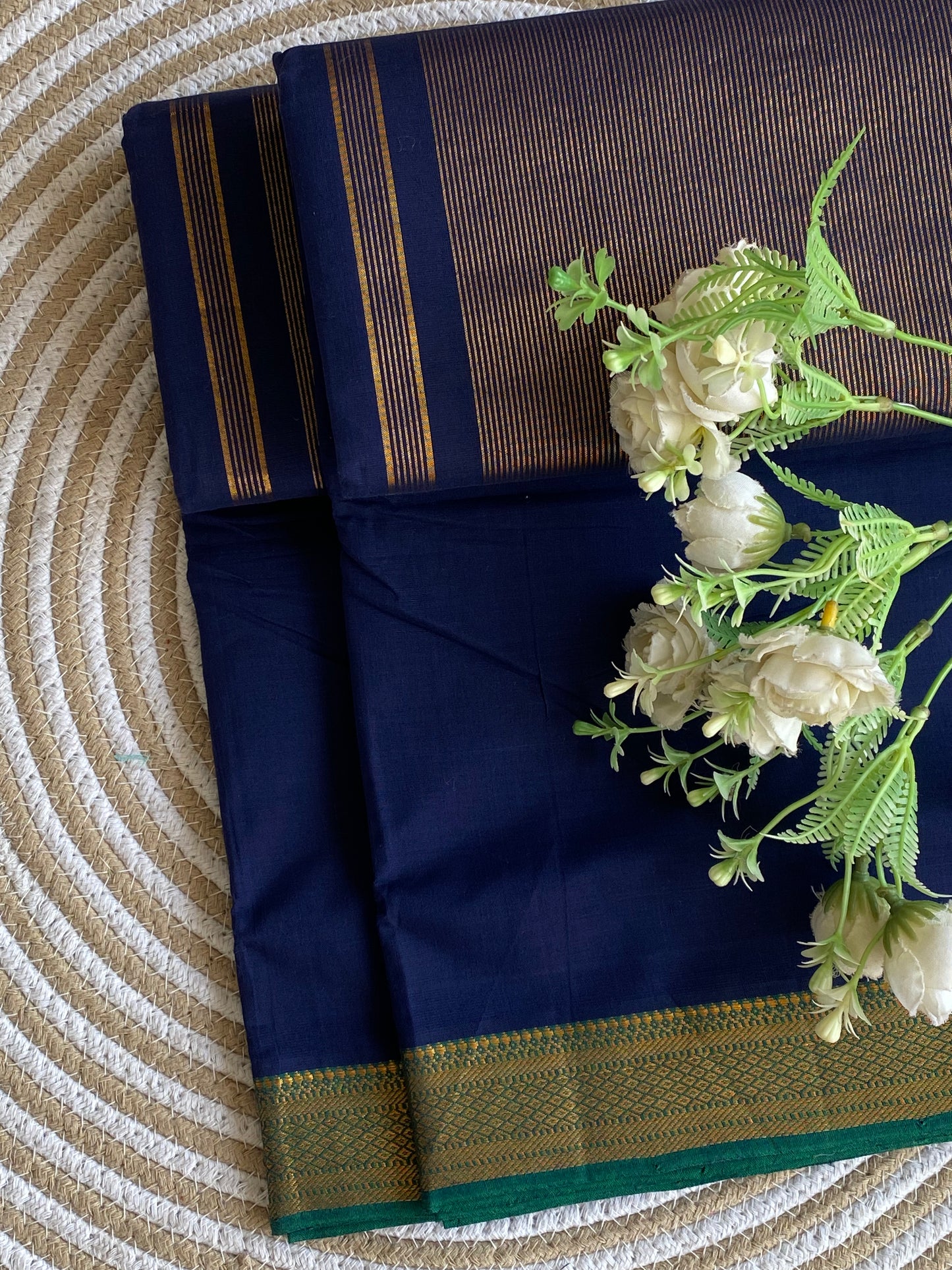 Nizam Golden Border Mangalgiri Saree 10