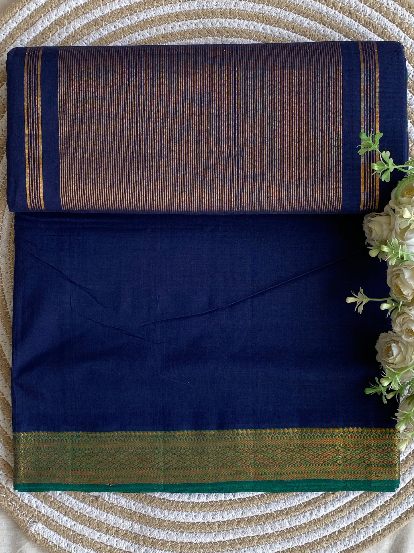 Nizam Golden Border Mangalgiri Saree 10