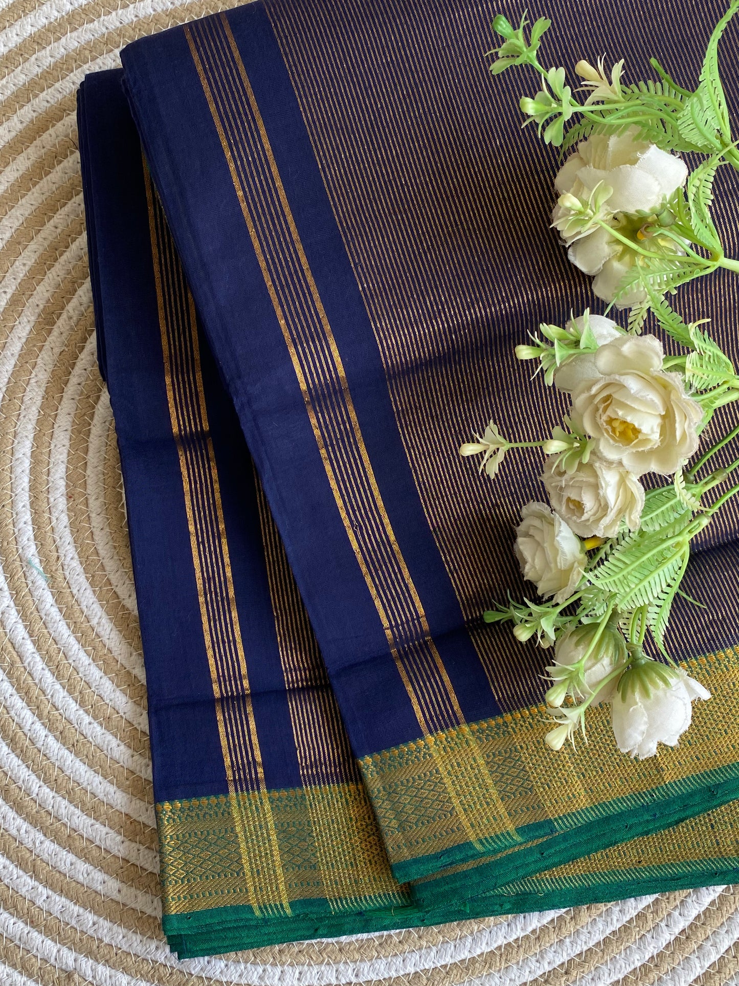 Nizam Golden Border Mangalgiri Saree 10