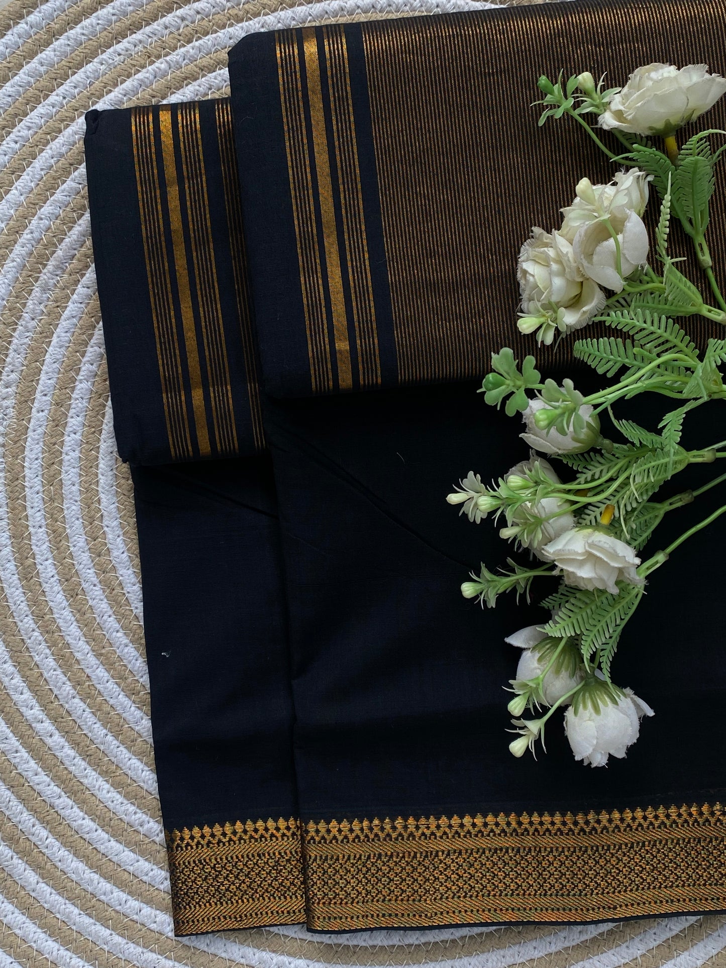 Nizam Golden Border Mangalgiri Saree 09