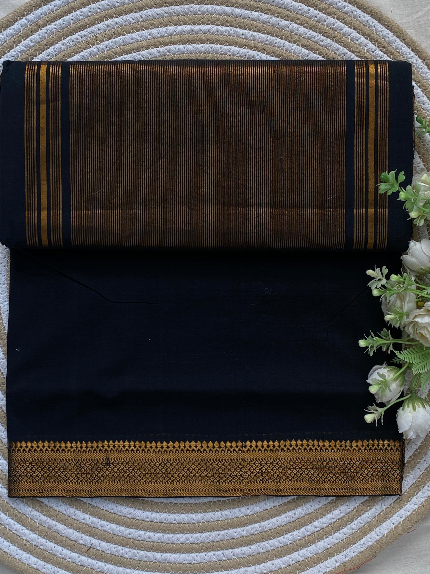 Nizam Golden Border Mangalgiri Saree 09