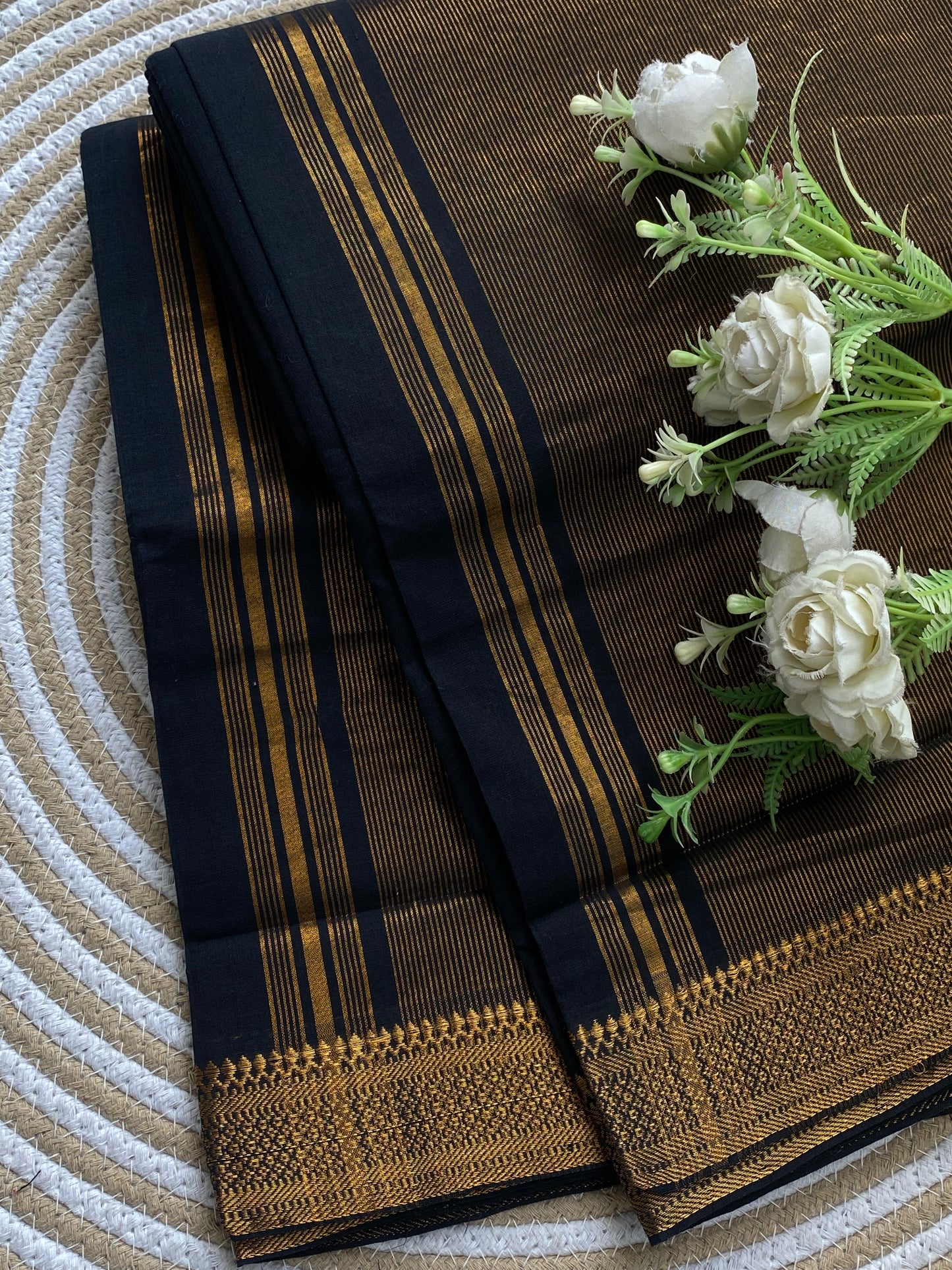 Nizam Golden Border Mangalgiri Saree 09