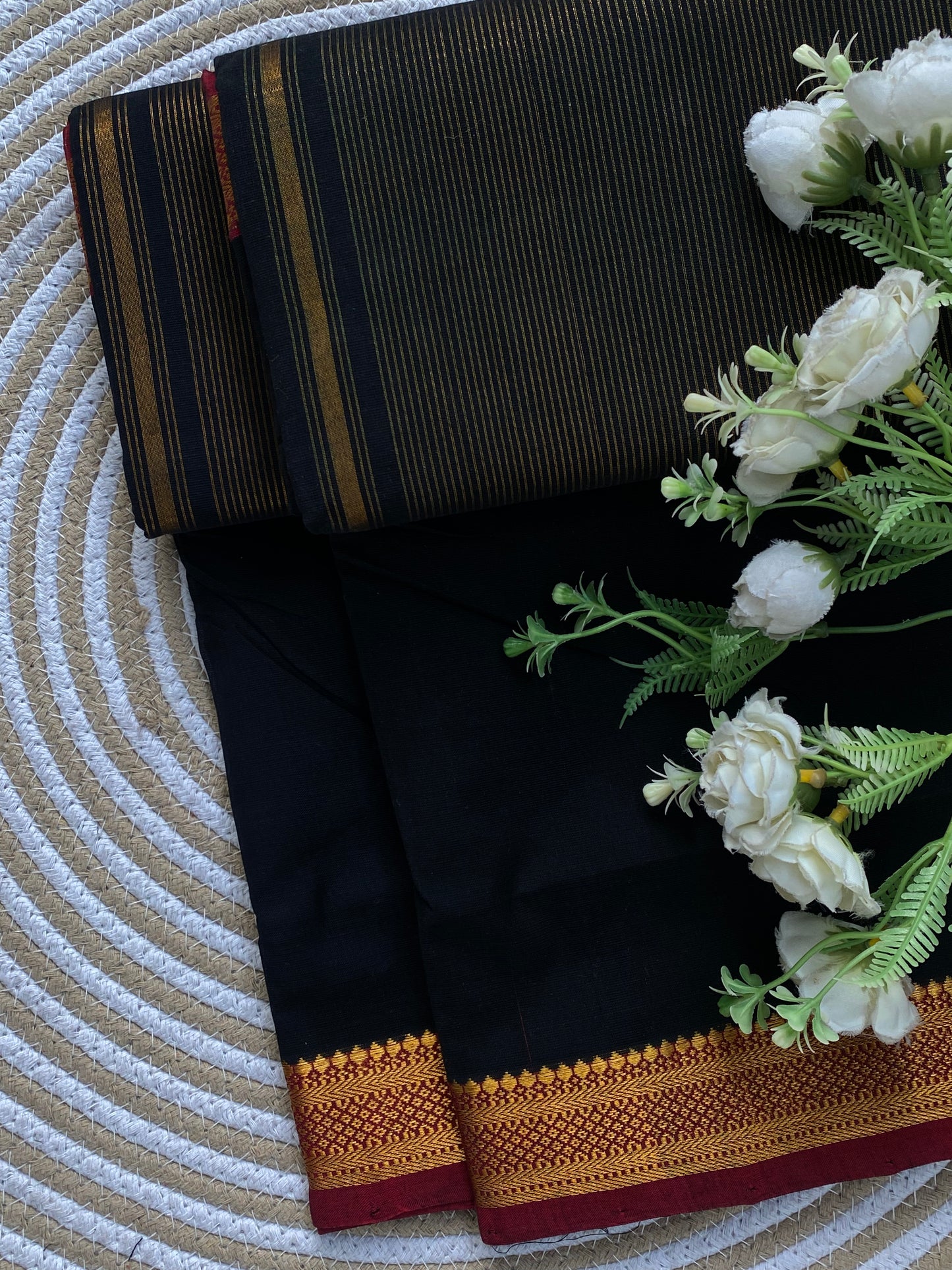 Nizam Golden Border Mangalgiri Saree 08