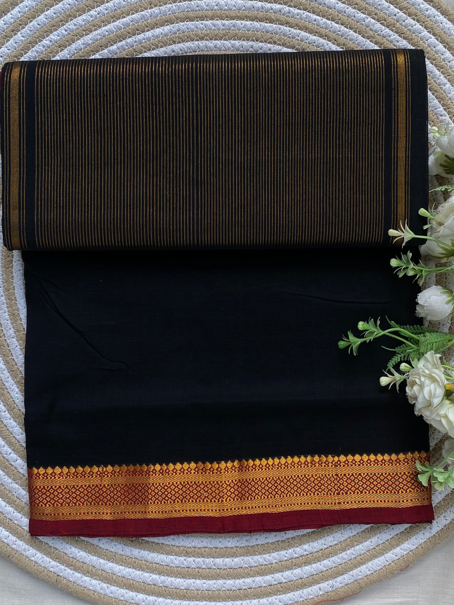 Nizam Golden Border Mangalgiri Saree 08