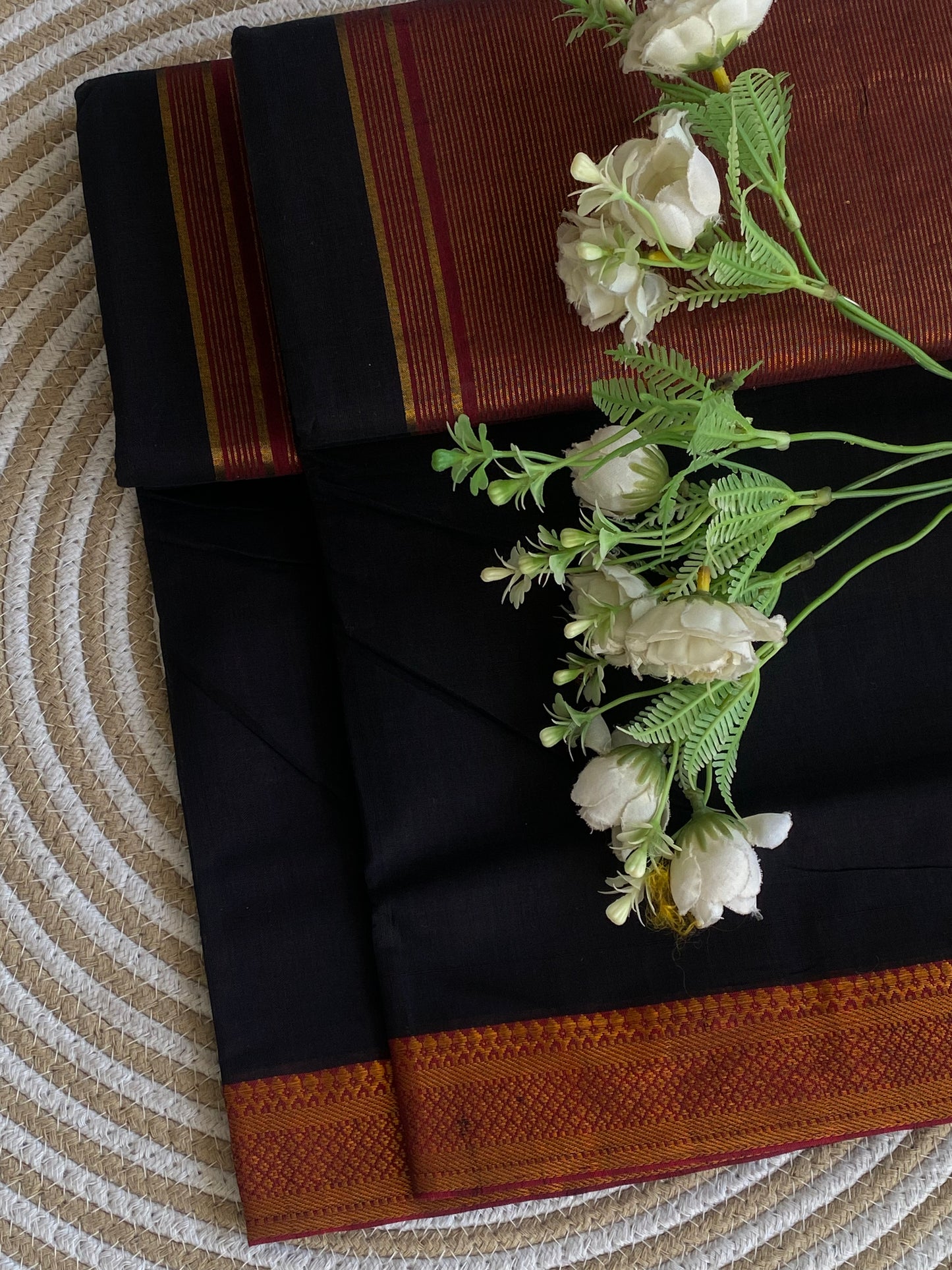 Nizam Golden Border Mangalgiri Saree 06