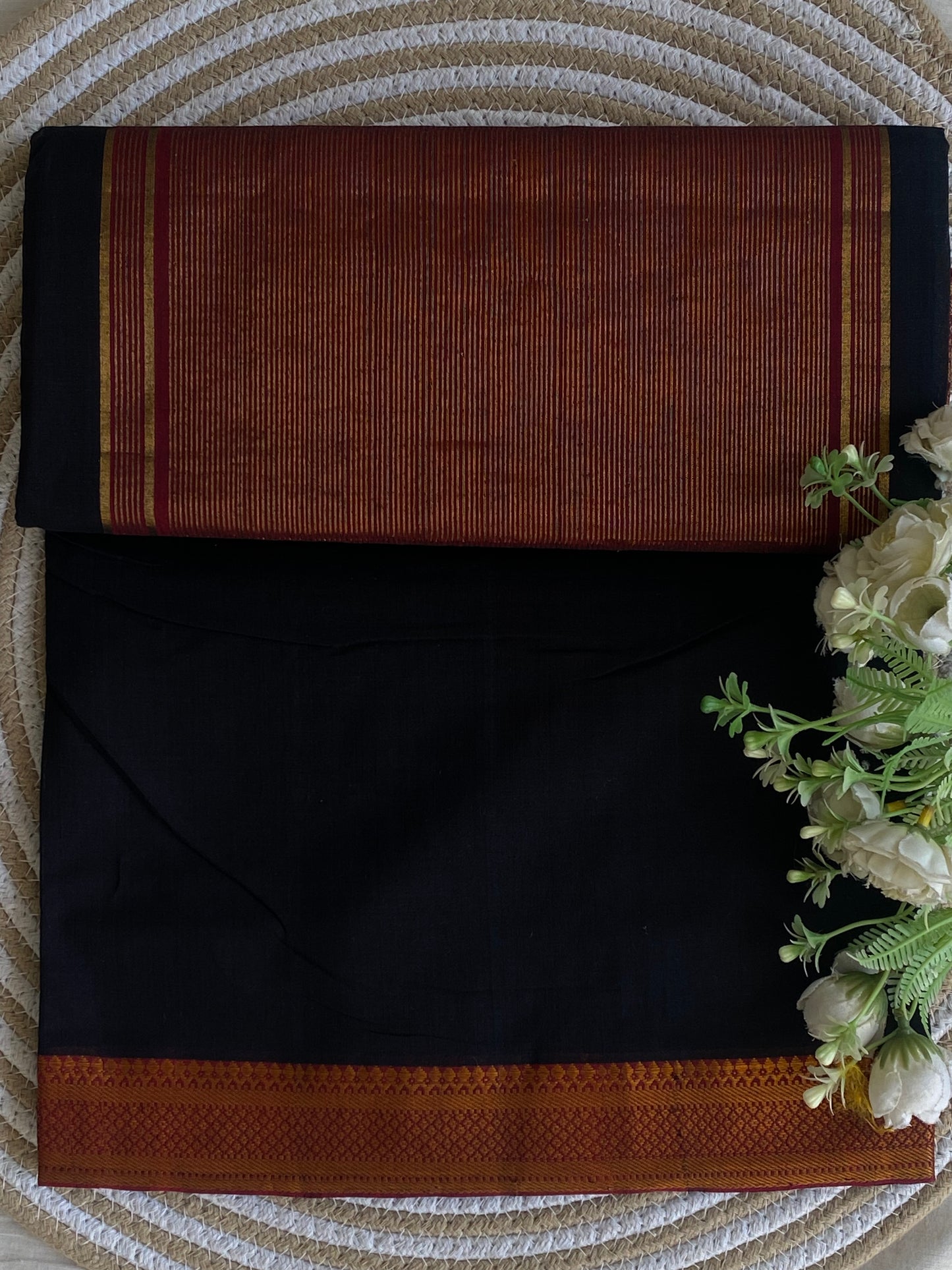 Nizam Golden Border Mangalgiri Saree 06