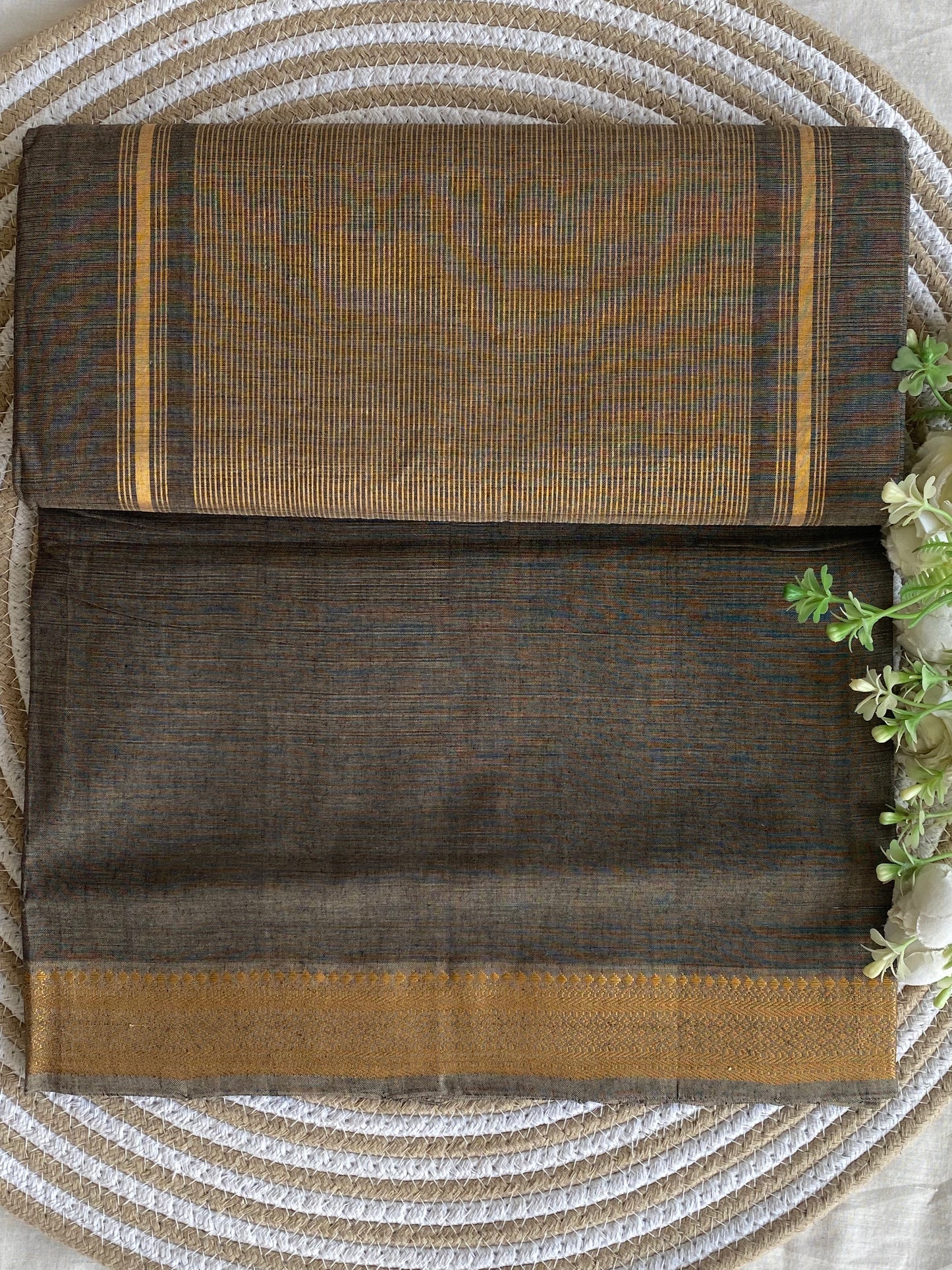 Nizam Golden Border Mangalgiri Saree 04