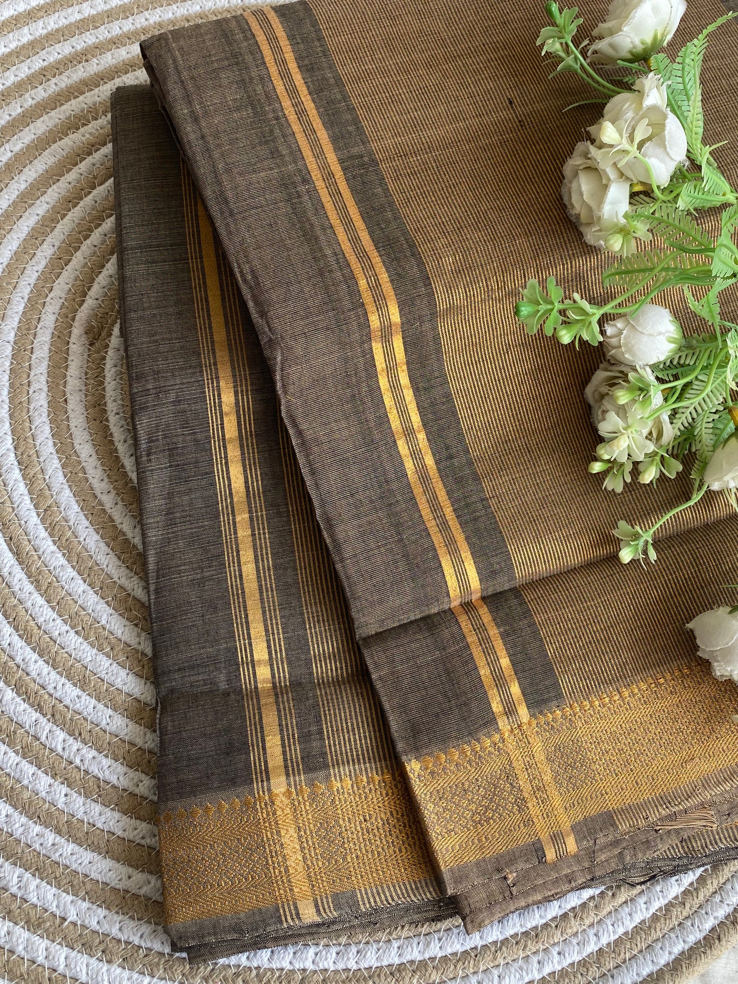 Nizam Golden Border Mangalgiri Saree 04