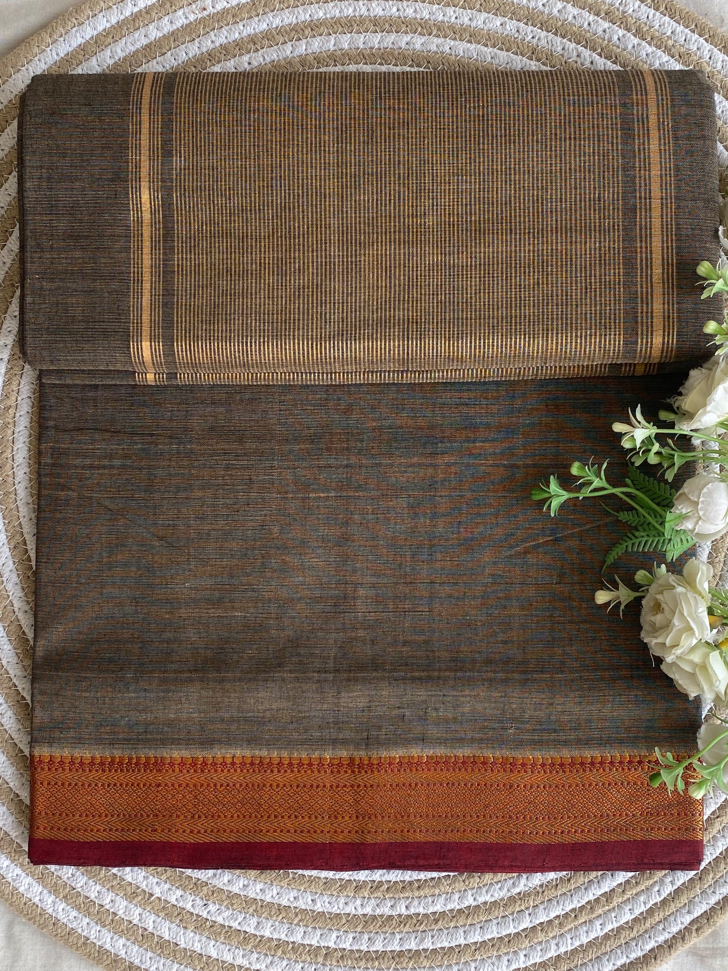 Nizam Golden With Red Border Mangalgiri Saree 03