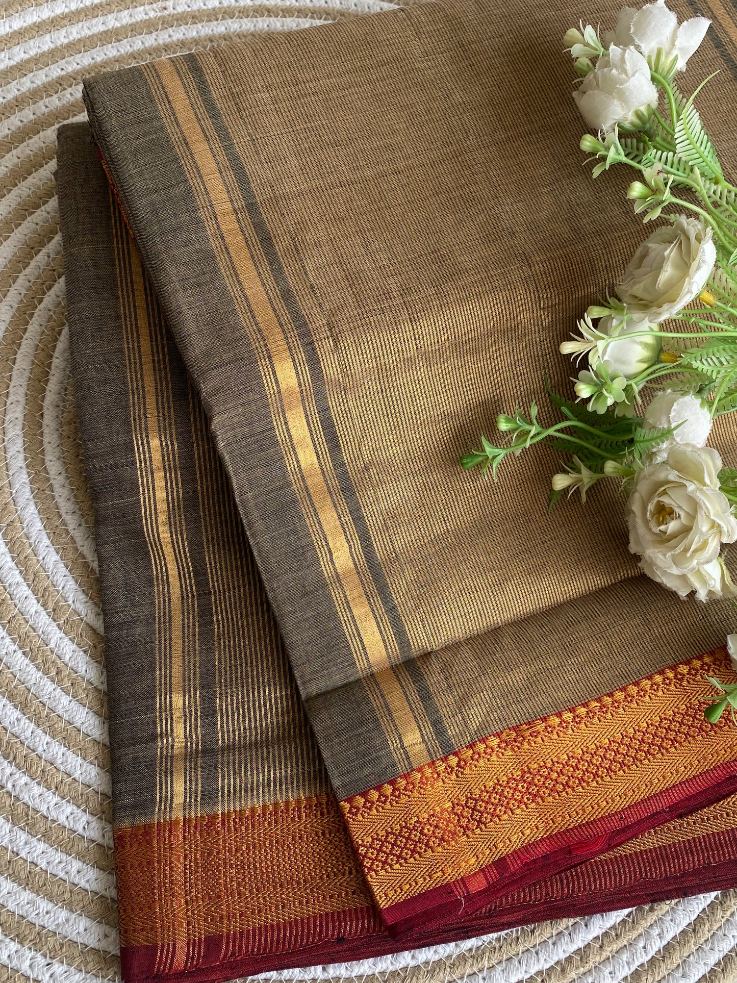 Nizam Golden With Red Border Mangalgiri Saree 03