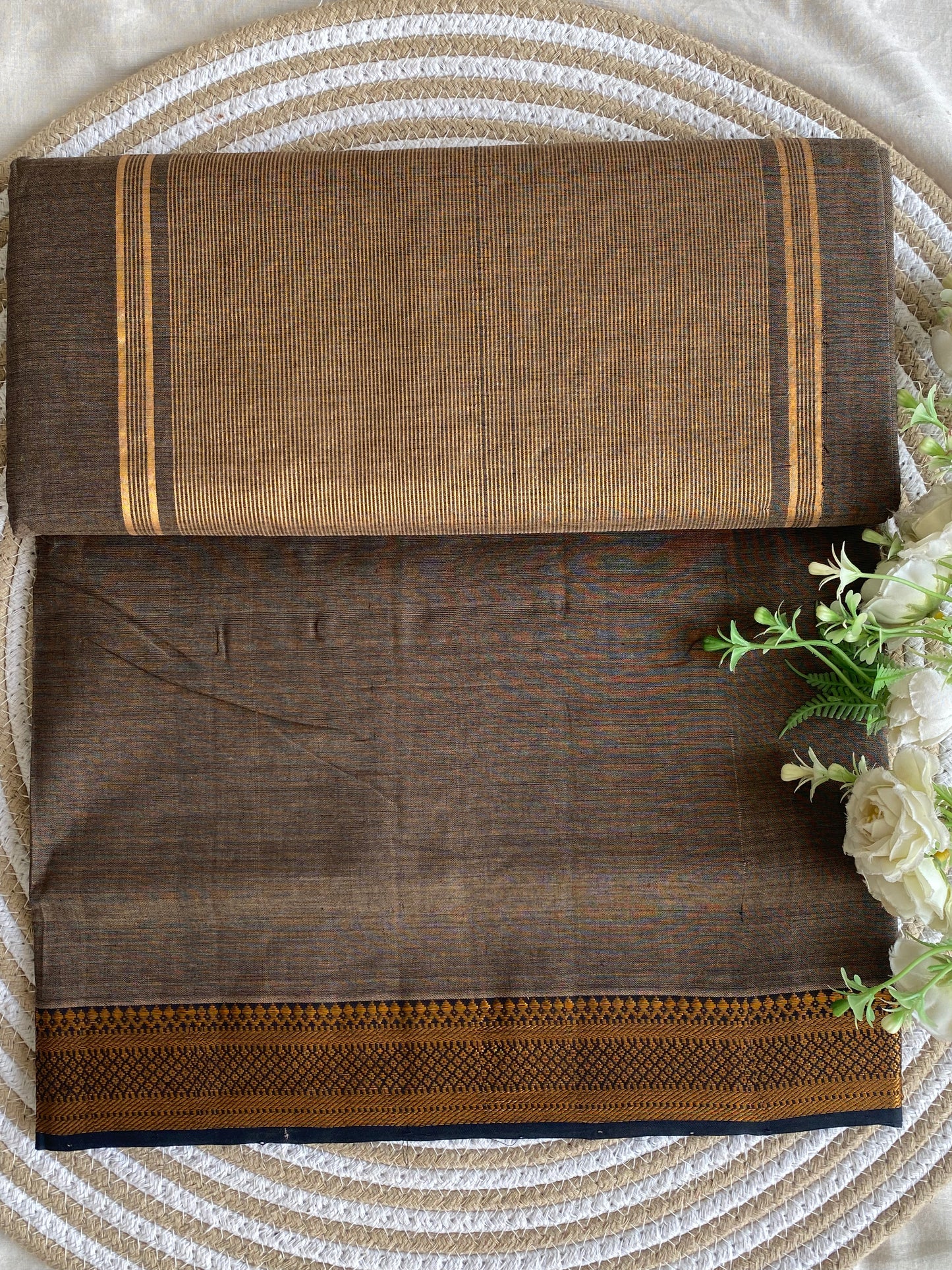 Nizam Golden with Black Border Mangalgiri Saree 02